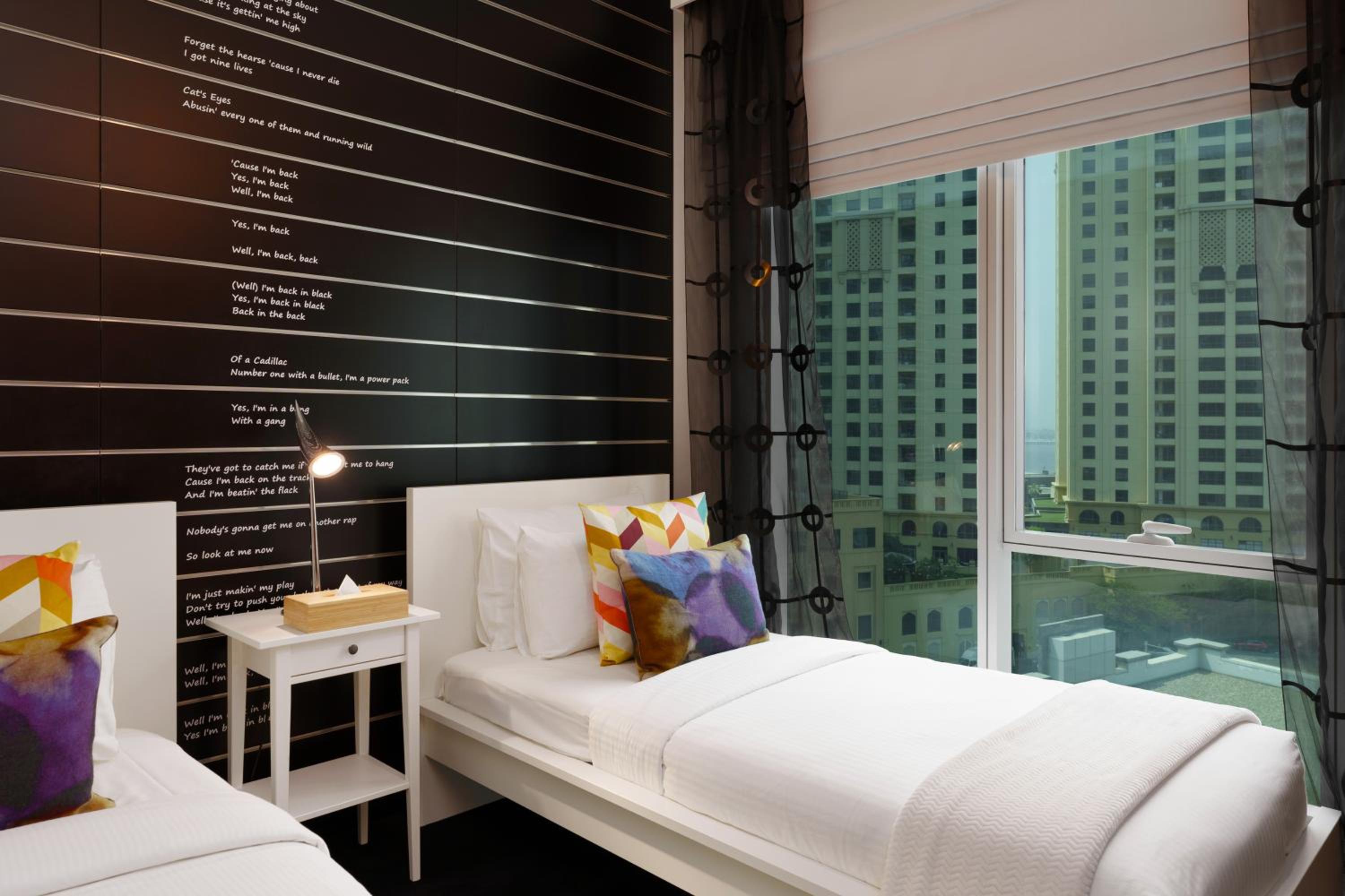 Maison Privee - Cosmopolitan Apt with Scenic Dubai Marina Vws