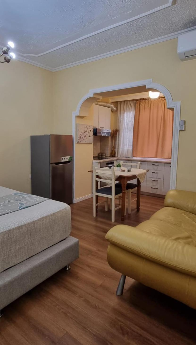 Myslym Shyri cozy condo