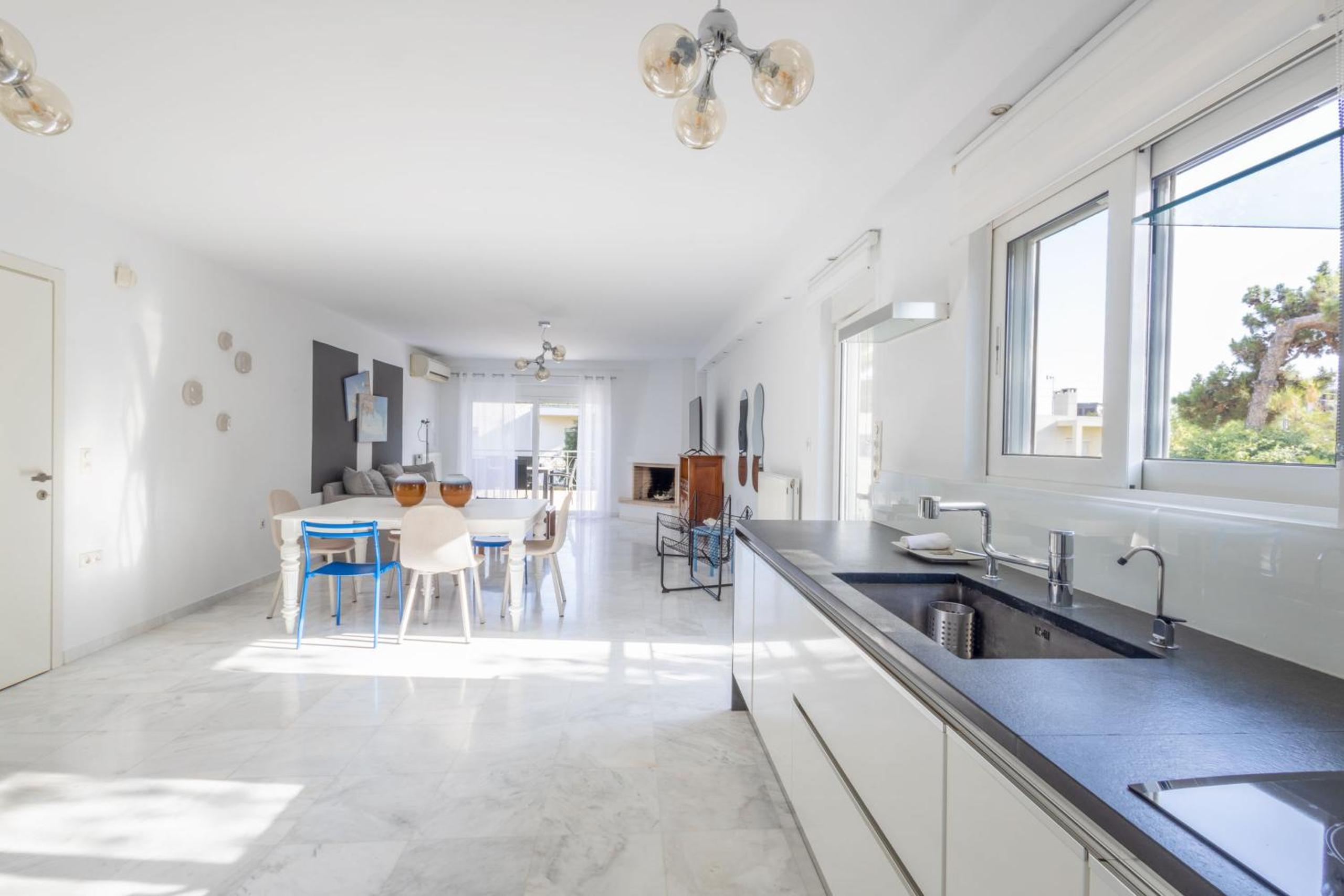 Elegant Coastal Haven Fully Renovated 3-Bedroom Apartment