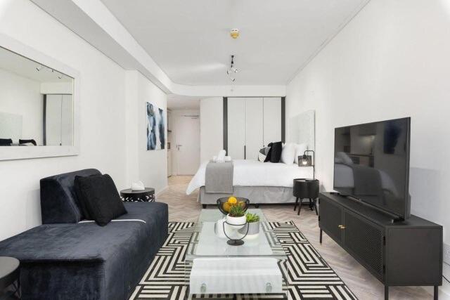 City Centre Studio With Patio