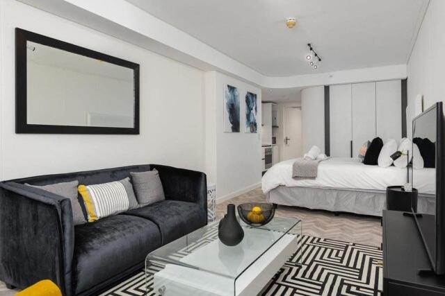 City Centre Studio With Patio