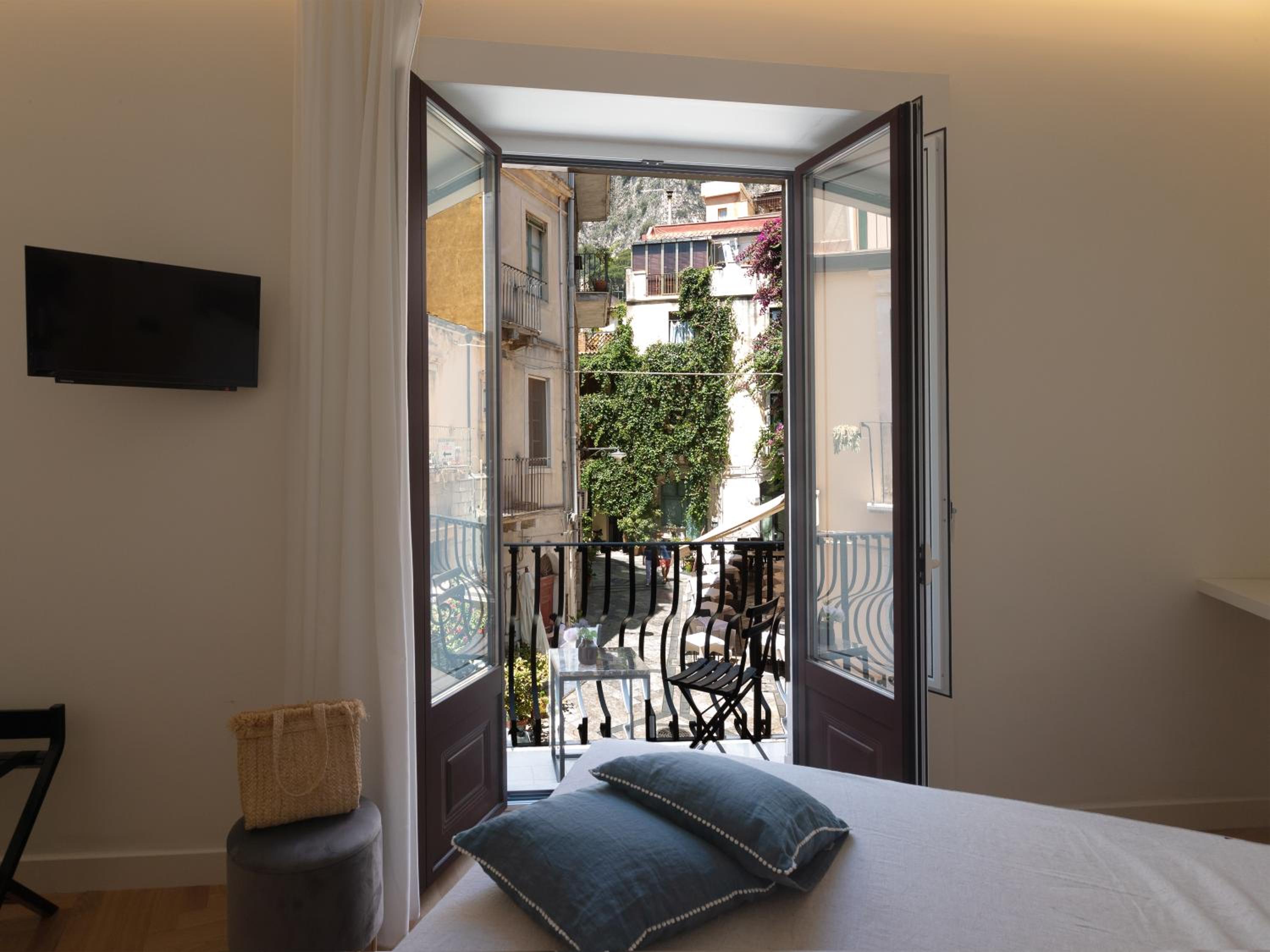 Maia Flora Taormina Apartments photo 3