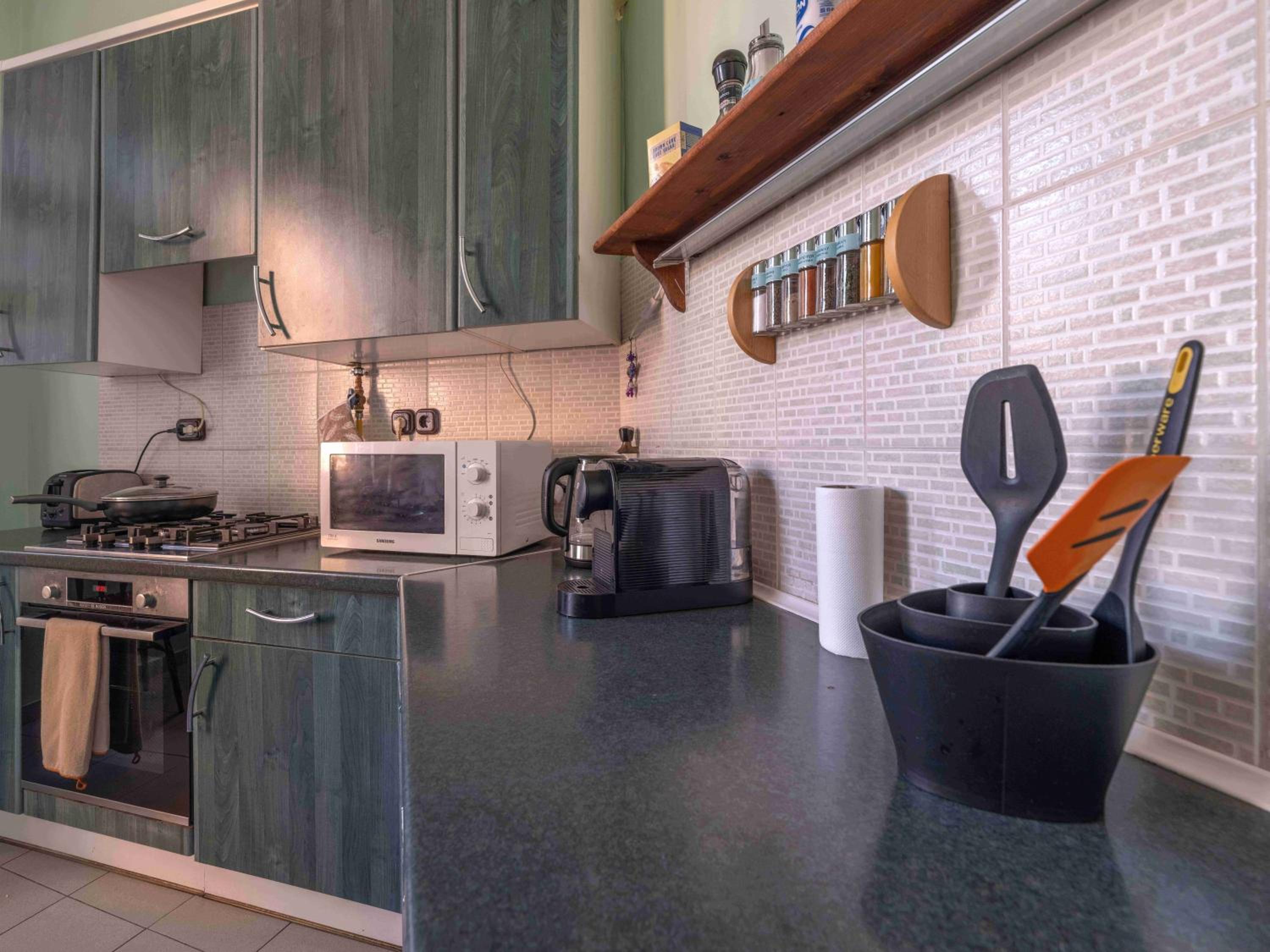 Pinnacle Apartment with balcony