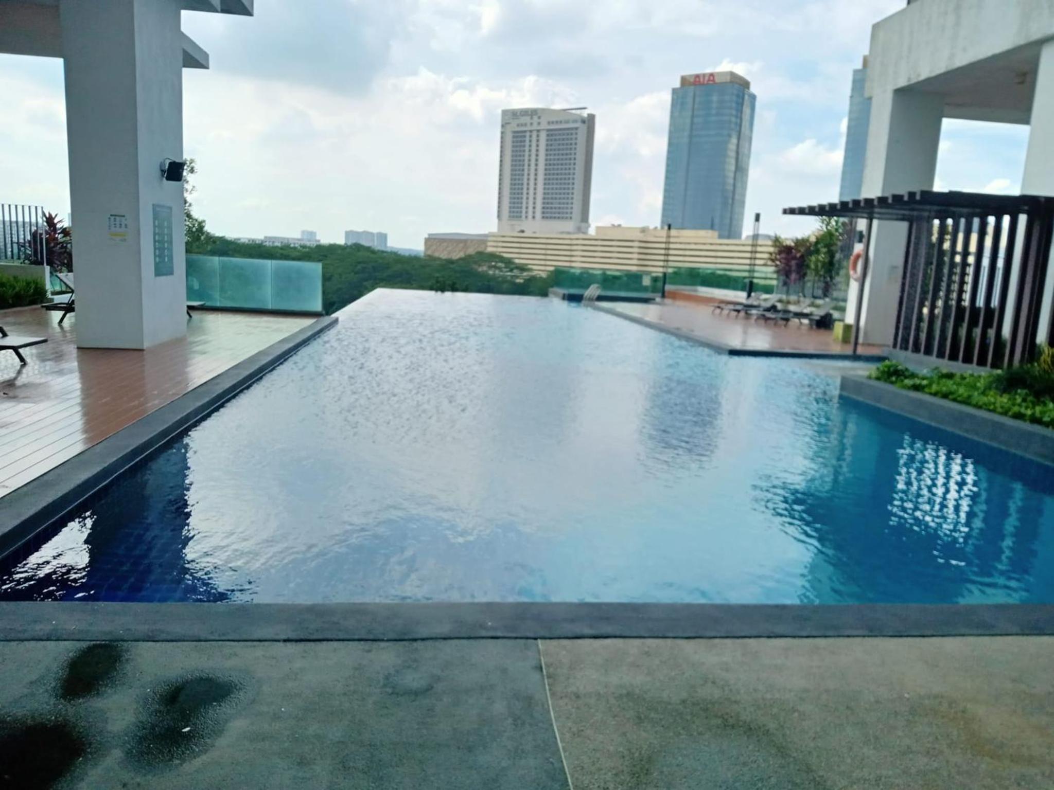 Mid Valley Southkey 2BR Family Stay, 5-6 pax, Free Parking