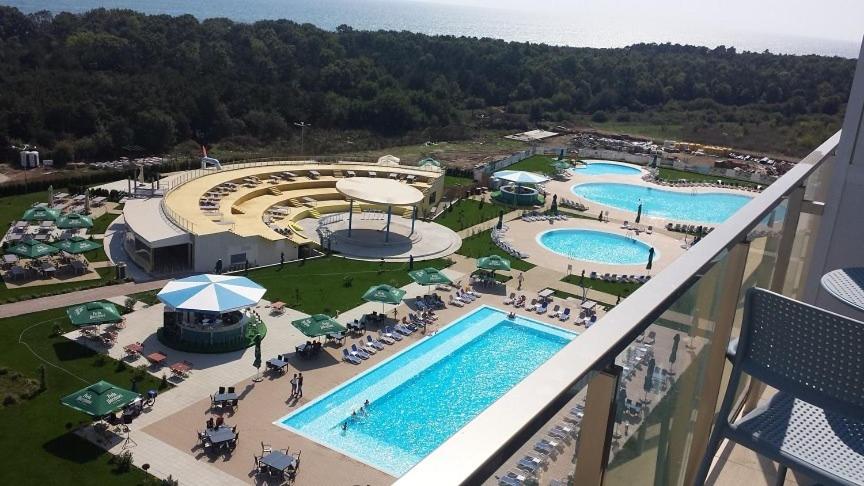 Waves & Whispers Apartments - acces gratuit piscina view 3