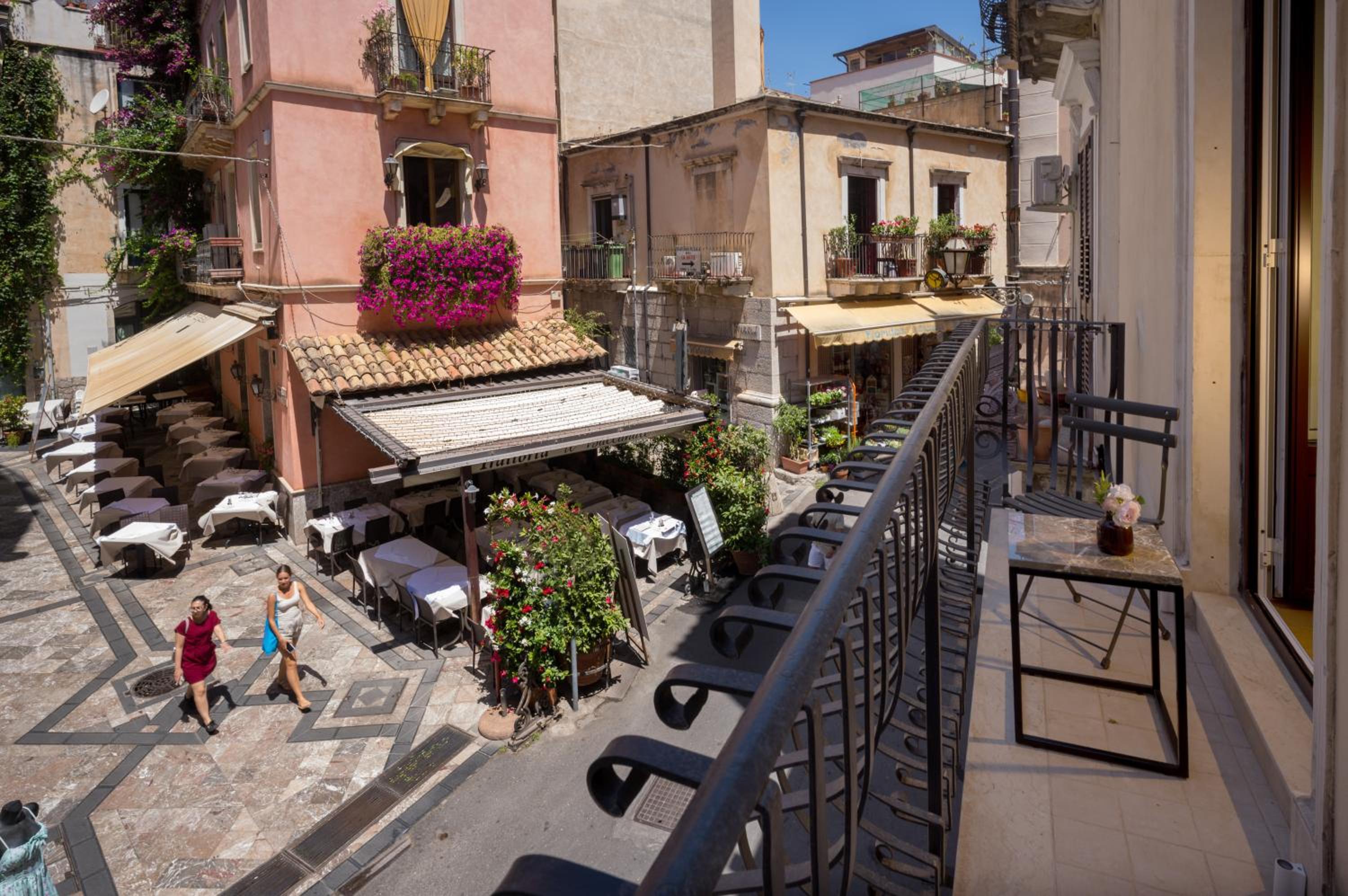 Maia Flora Taormina Apartments photo 4