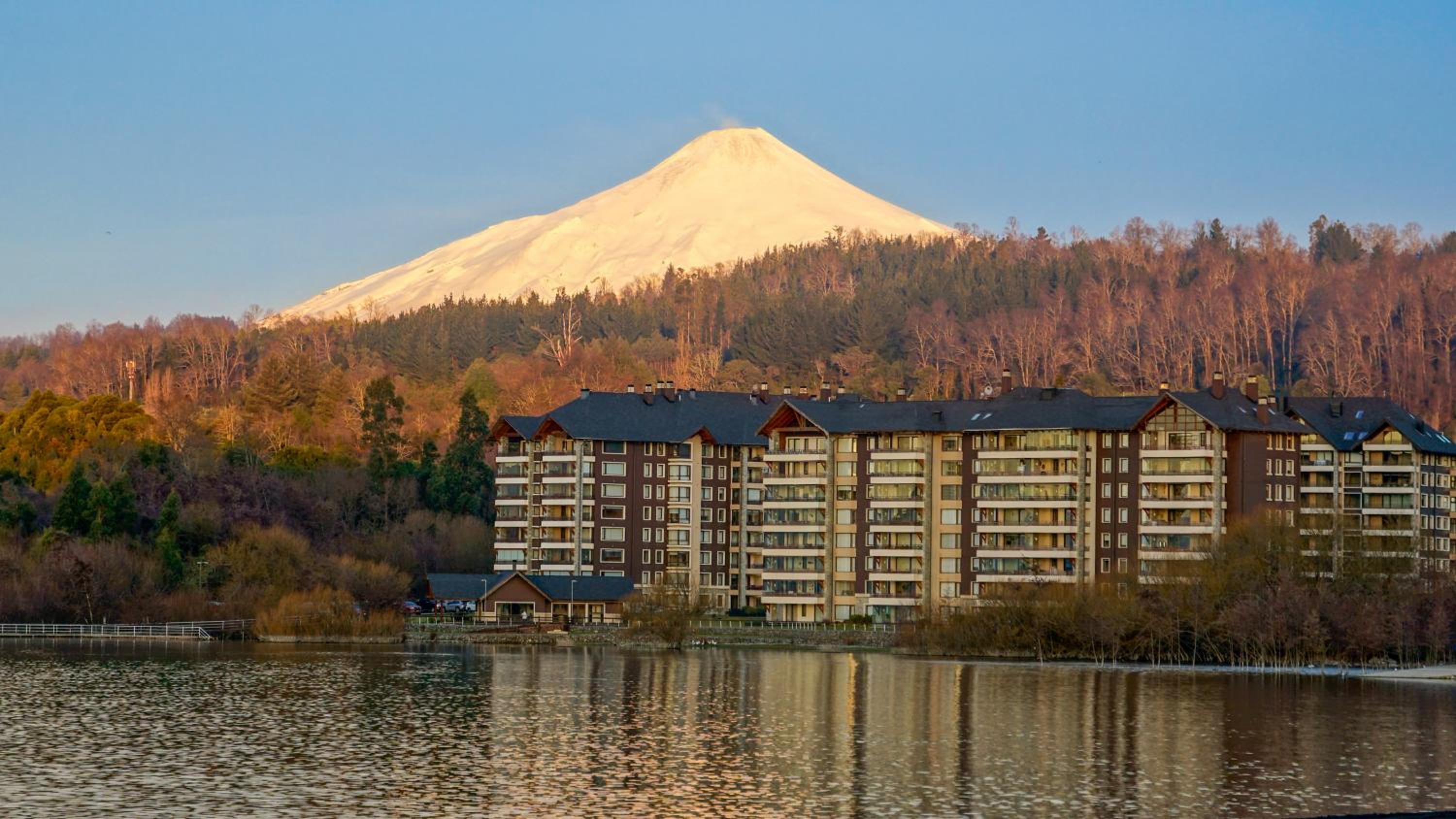 Departamento moderno con vista al lago Villarrica y piscina