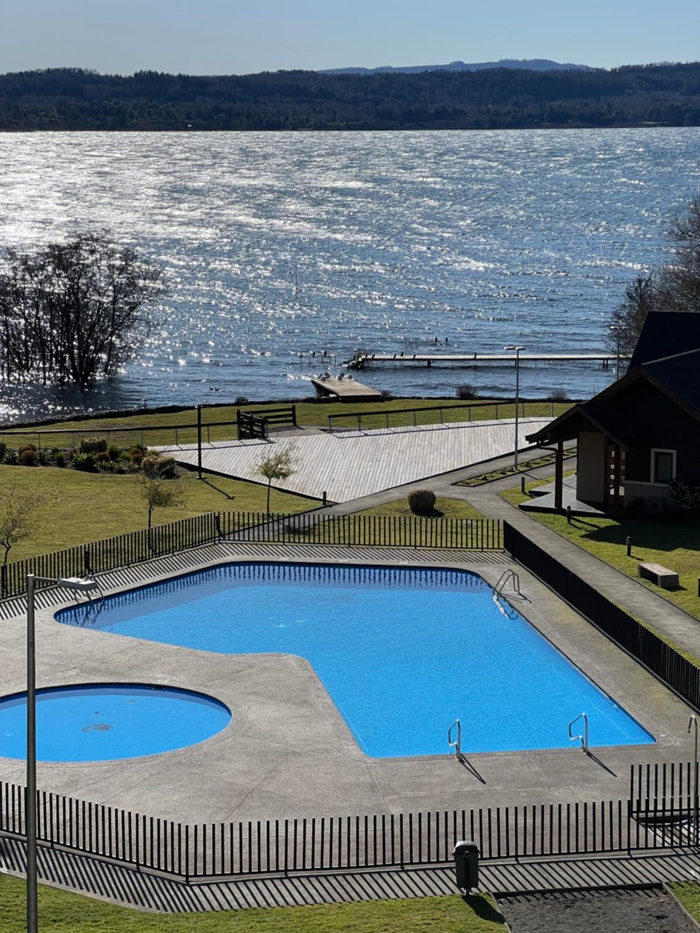 Departamento moderno con vista al lago Villarrica y piscina