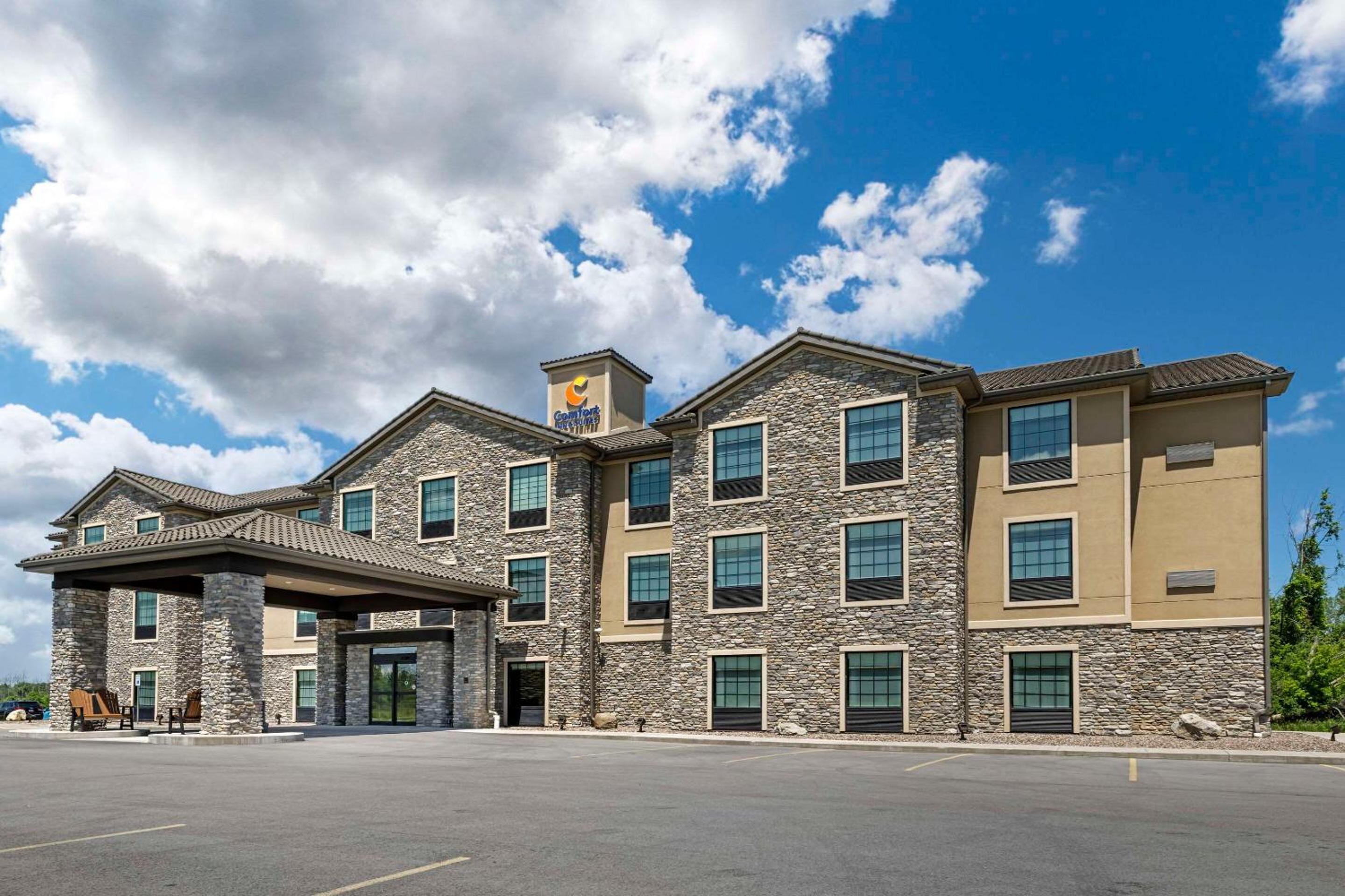 Comfort Inn & Suites Medina NY near Erie Canal view 2