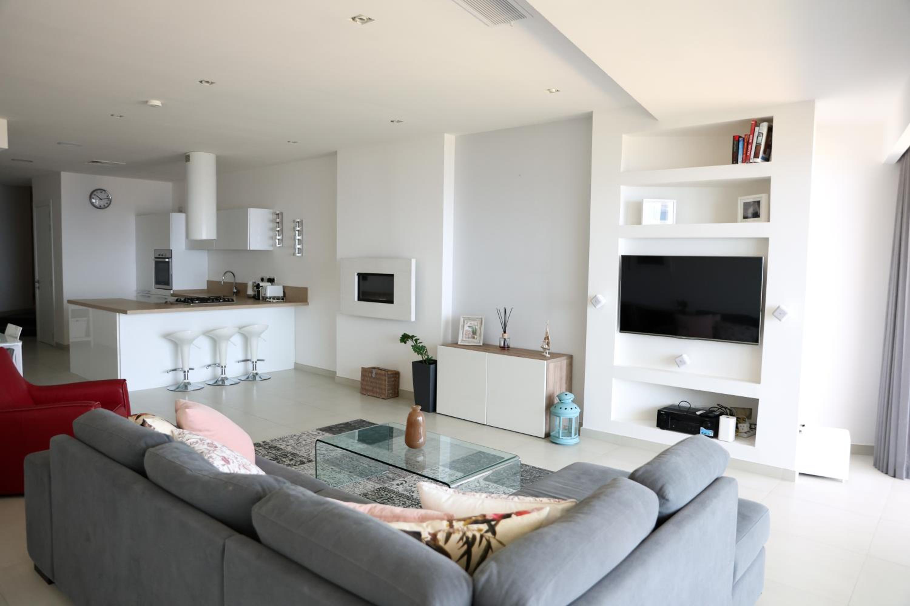 Gorgeous 2BR Gozo Apt with private balcony & Pool by 360 Estates view 5