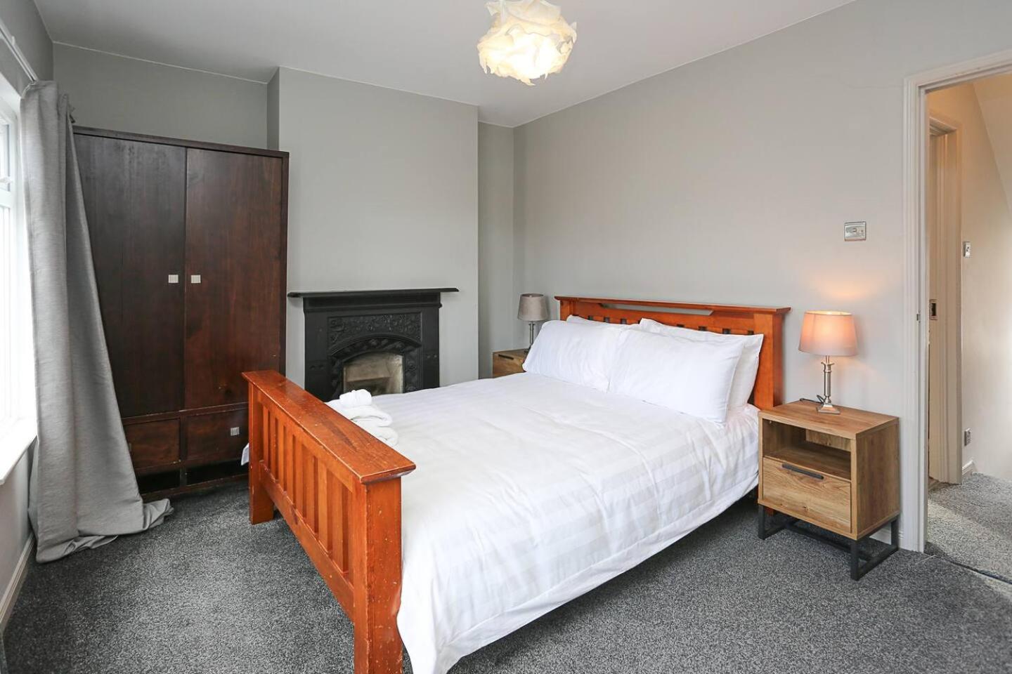 Gateway Abode Near City Centre w Street Parking view 3