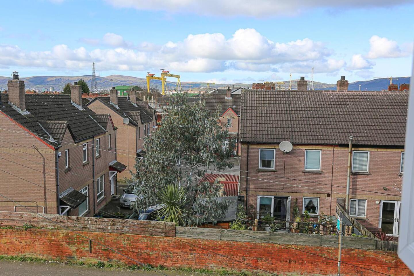 Gateway Abode Near City Centre w Street Parking view 4