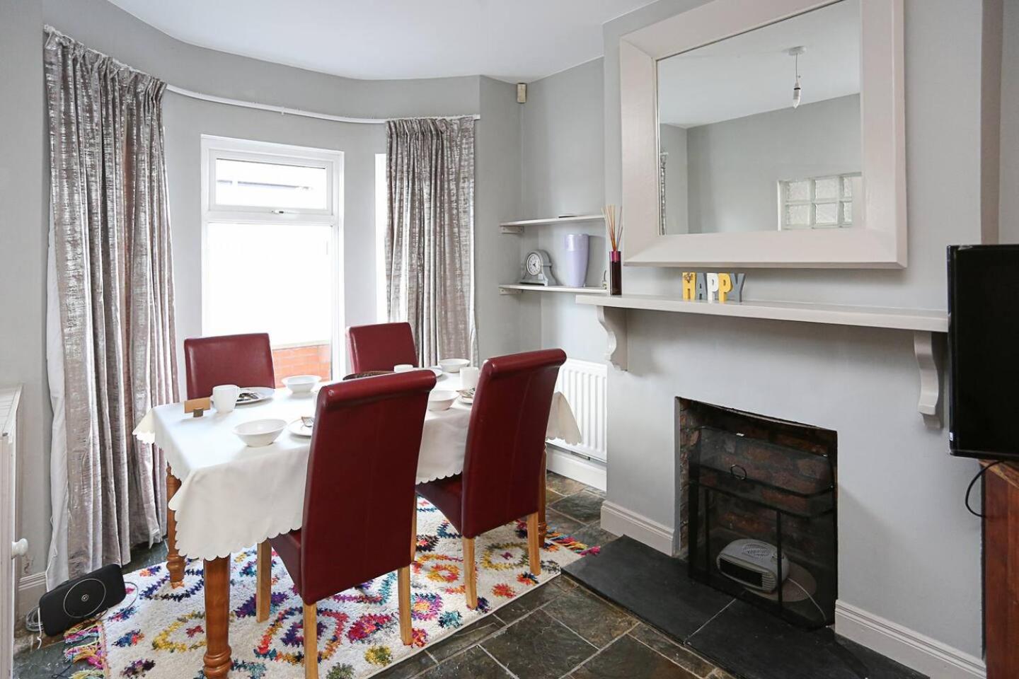 Gateway Abode Near City Centre w Street Parking view 5