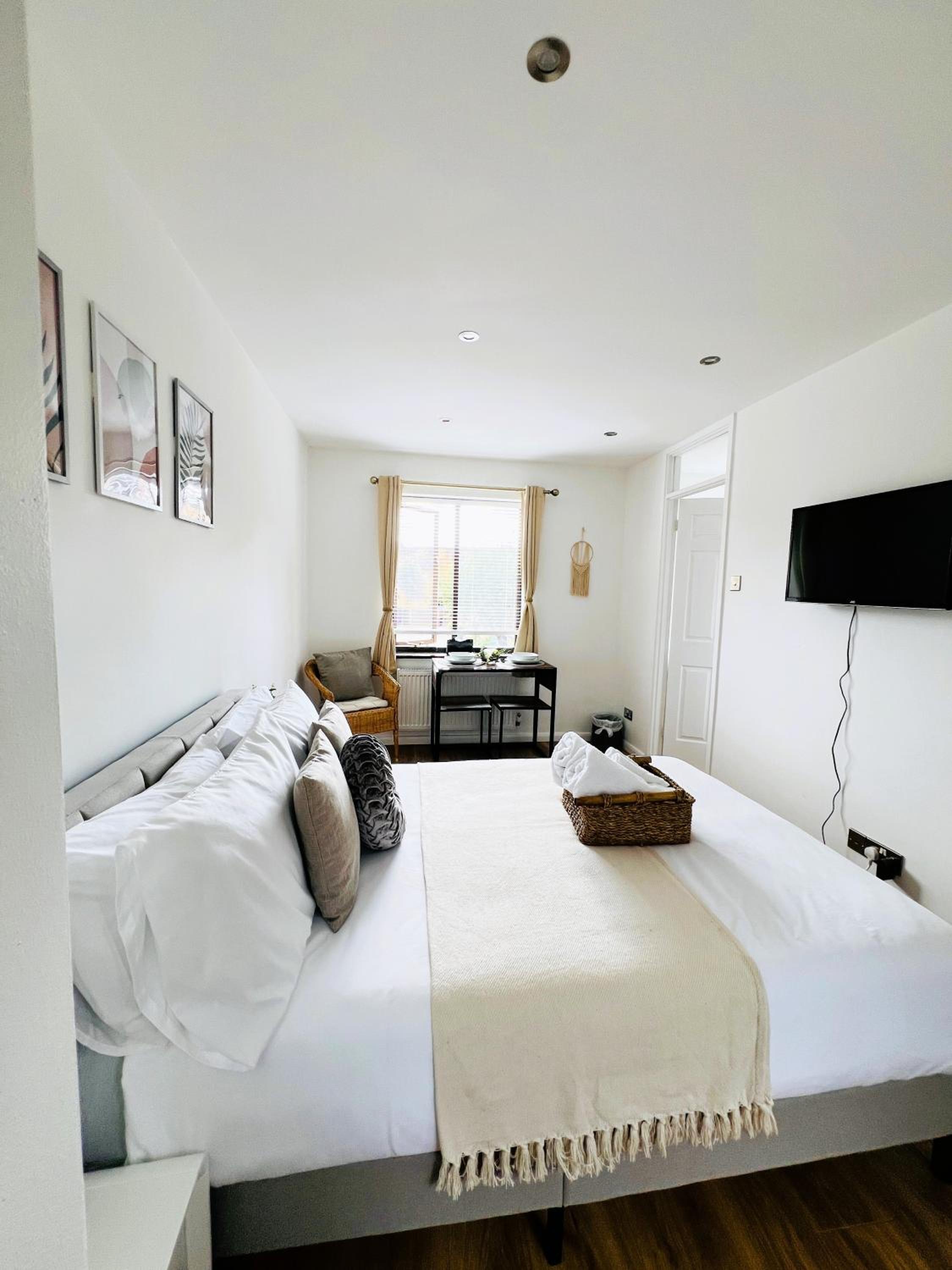 Studio Apartment (St Katherine’s and Wapping)