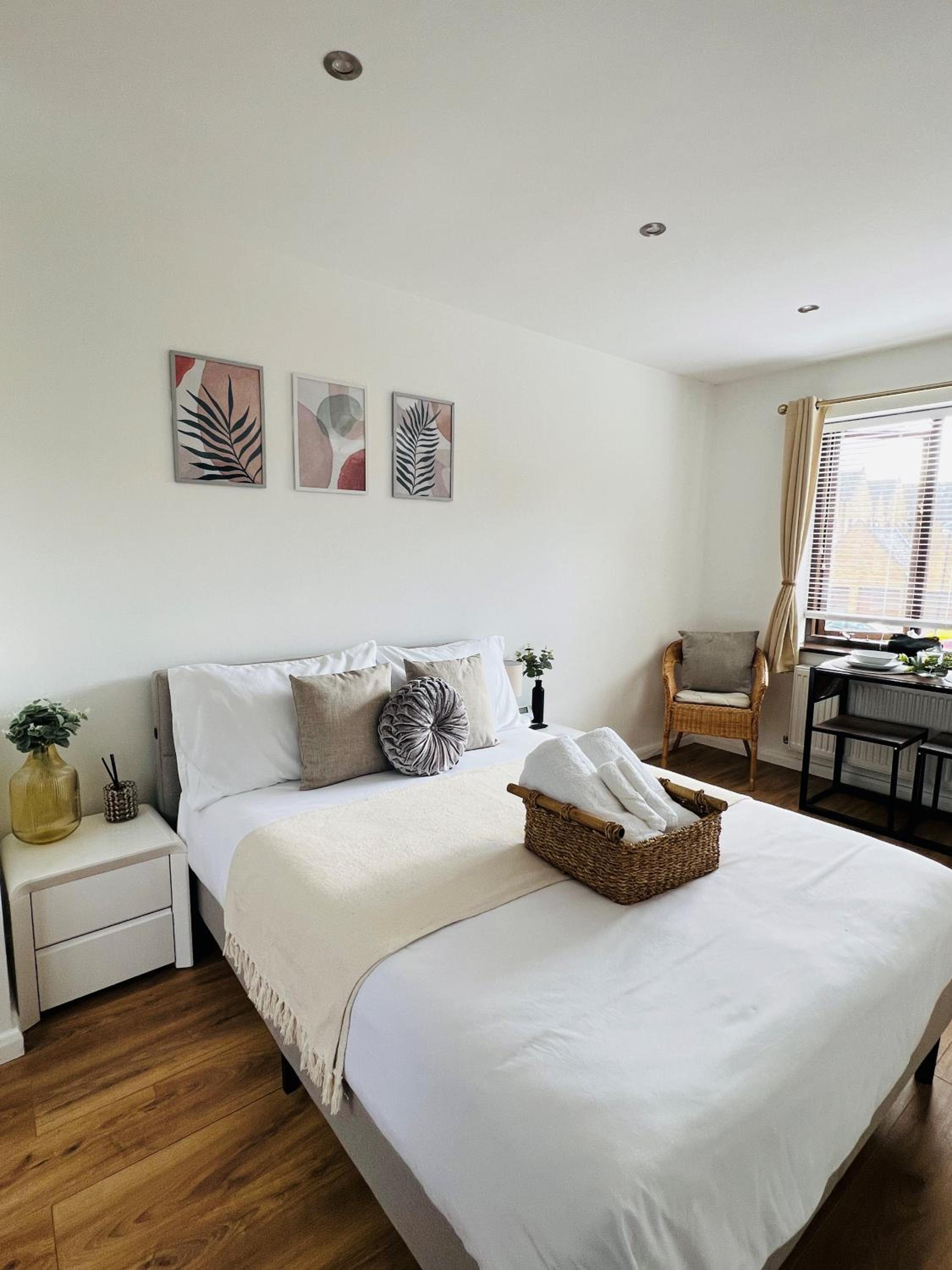 Studio Apartment (St Katherine’s and Wapping)