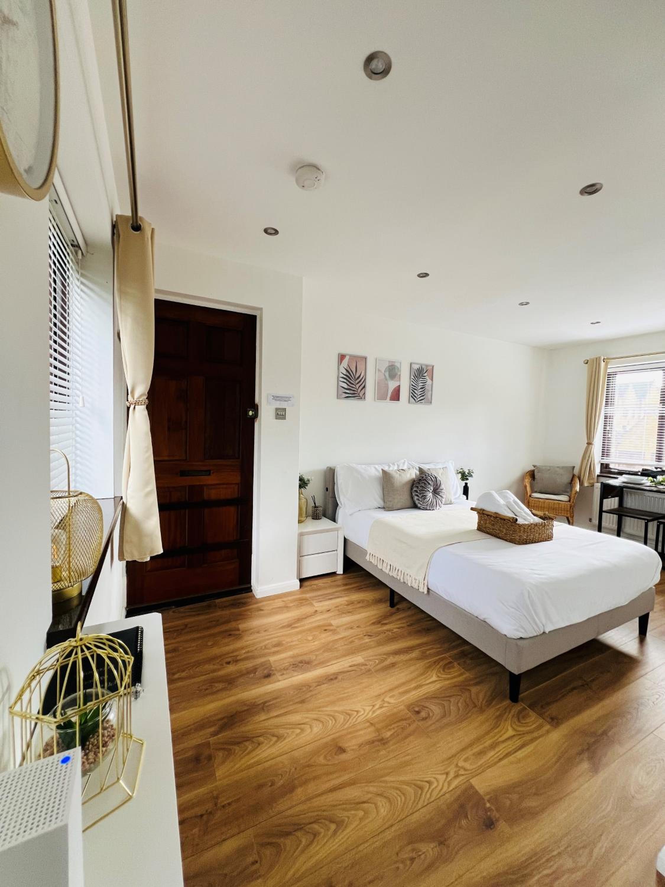 Studio Apartment (St Katherine’s and Wapping)