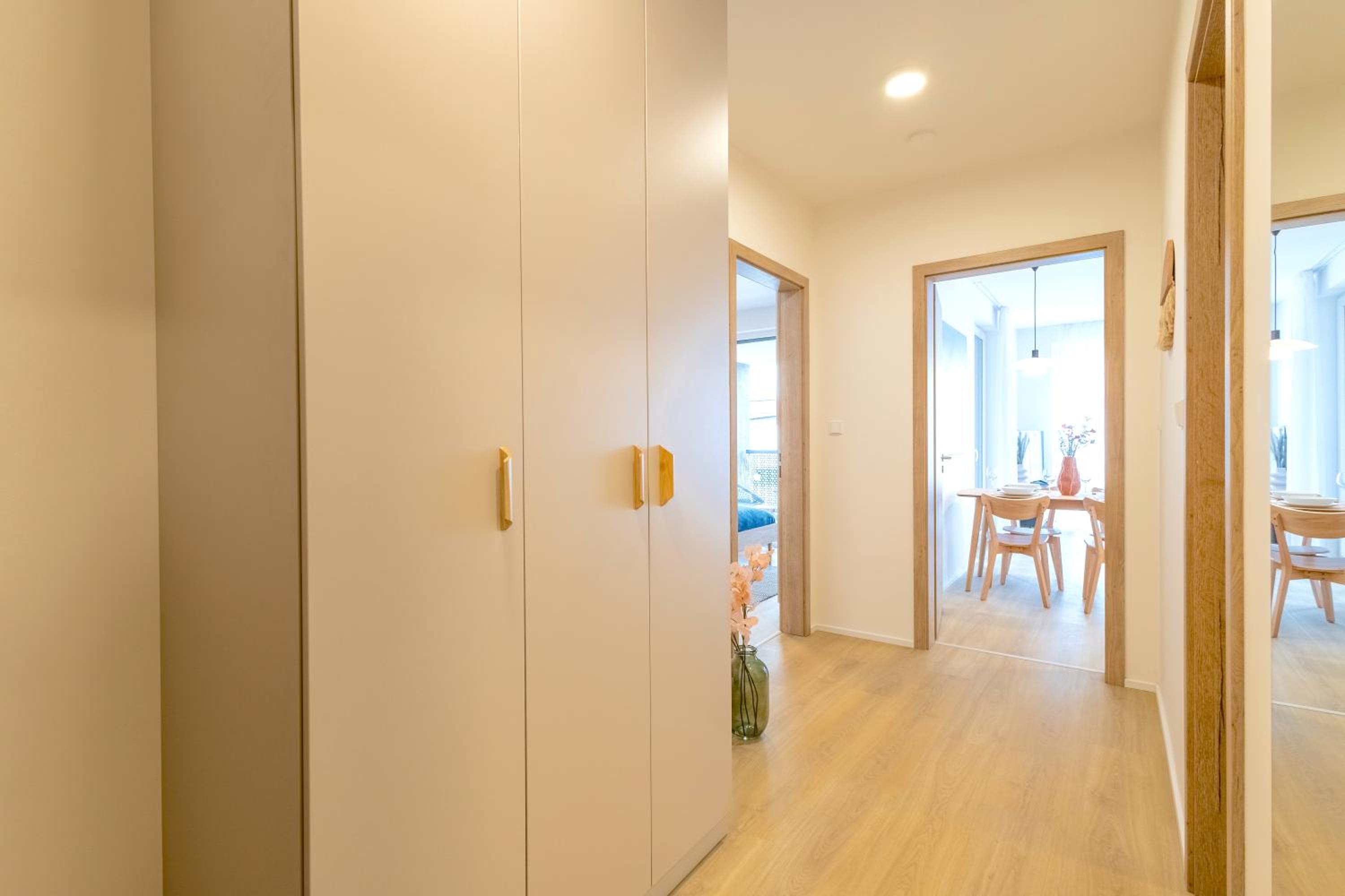 Design Apartment - Balcony, Free Parking, Yoga, 10 mins to center, by Gravity Prague