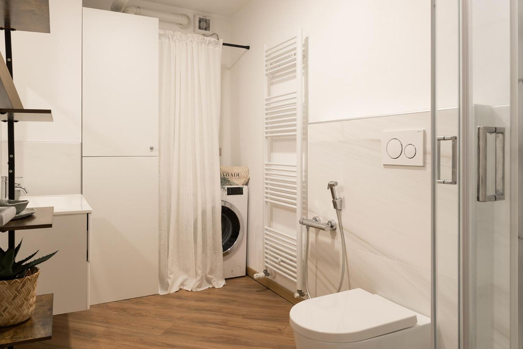 Ars Nova en Cuneo — bathroom