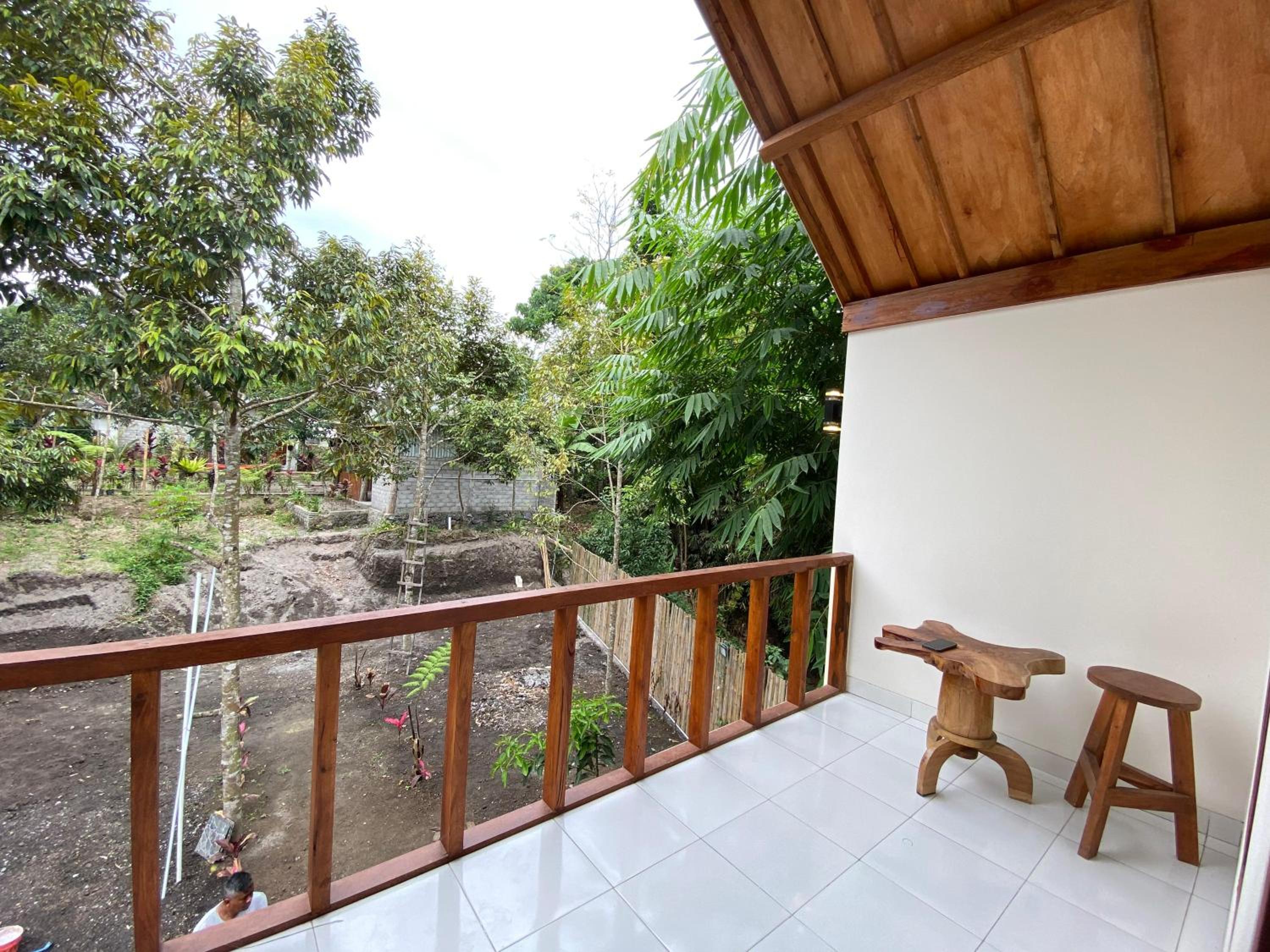 Avocado homestay