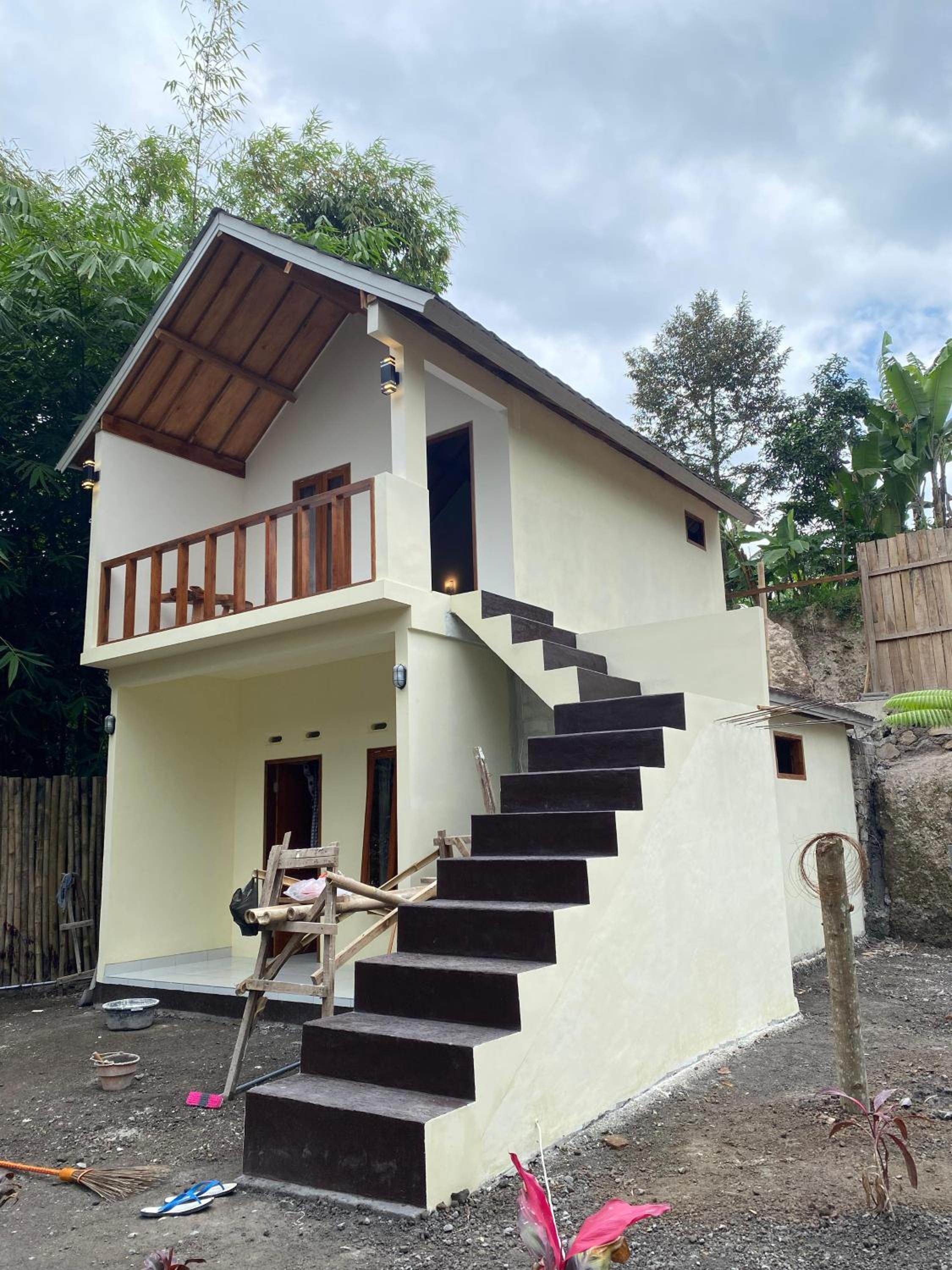Avocado homestay