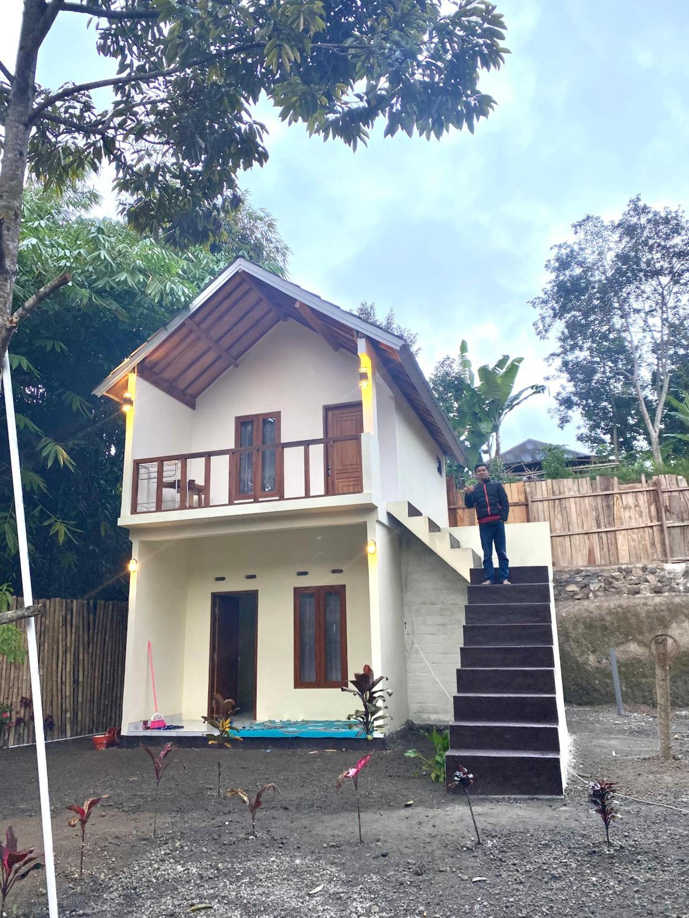 Avocado homestay
