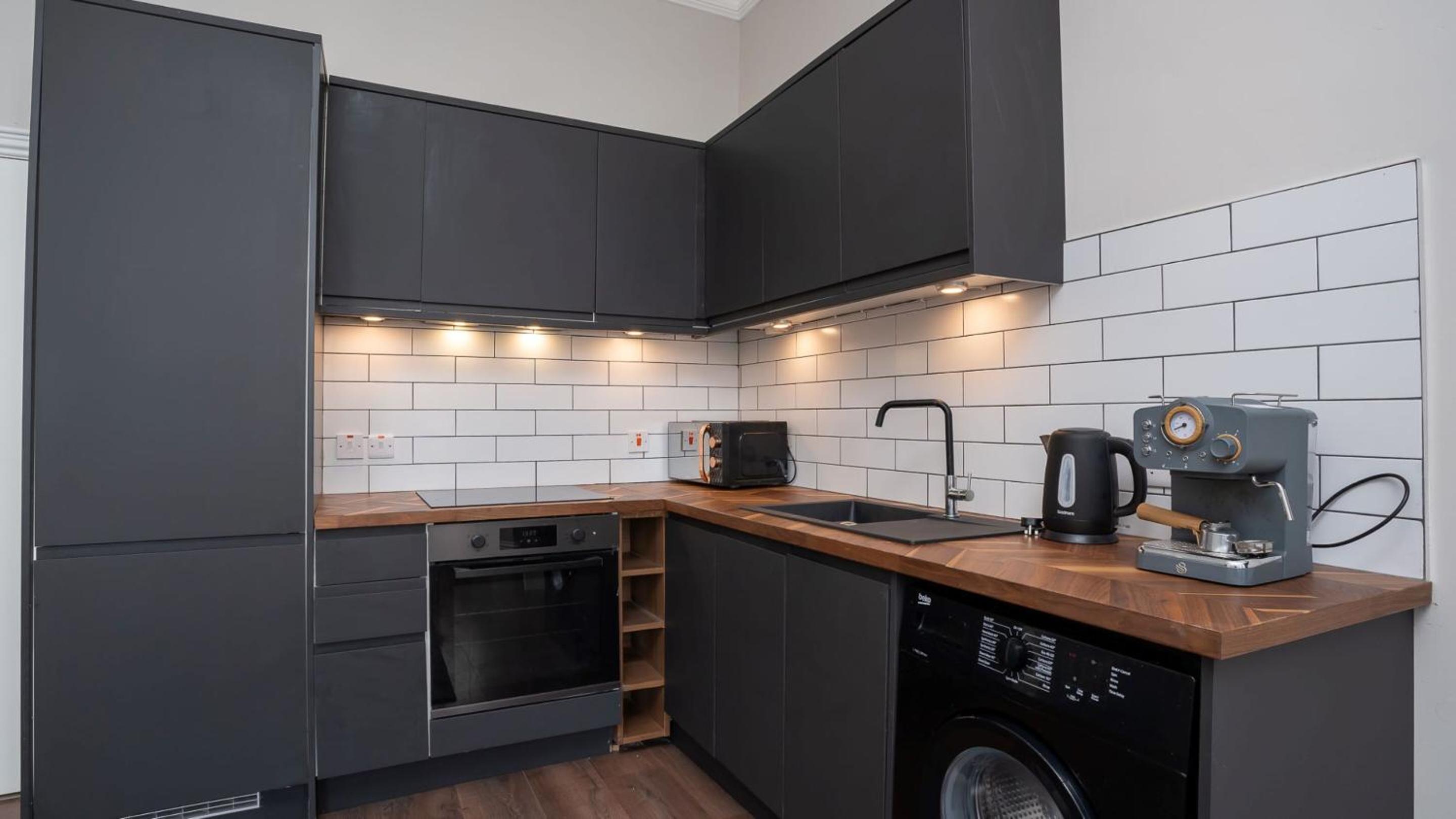 Modern 1 BDR City apartments by Belfast City Breaks view 5