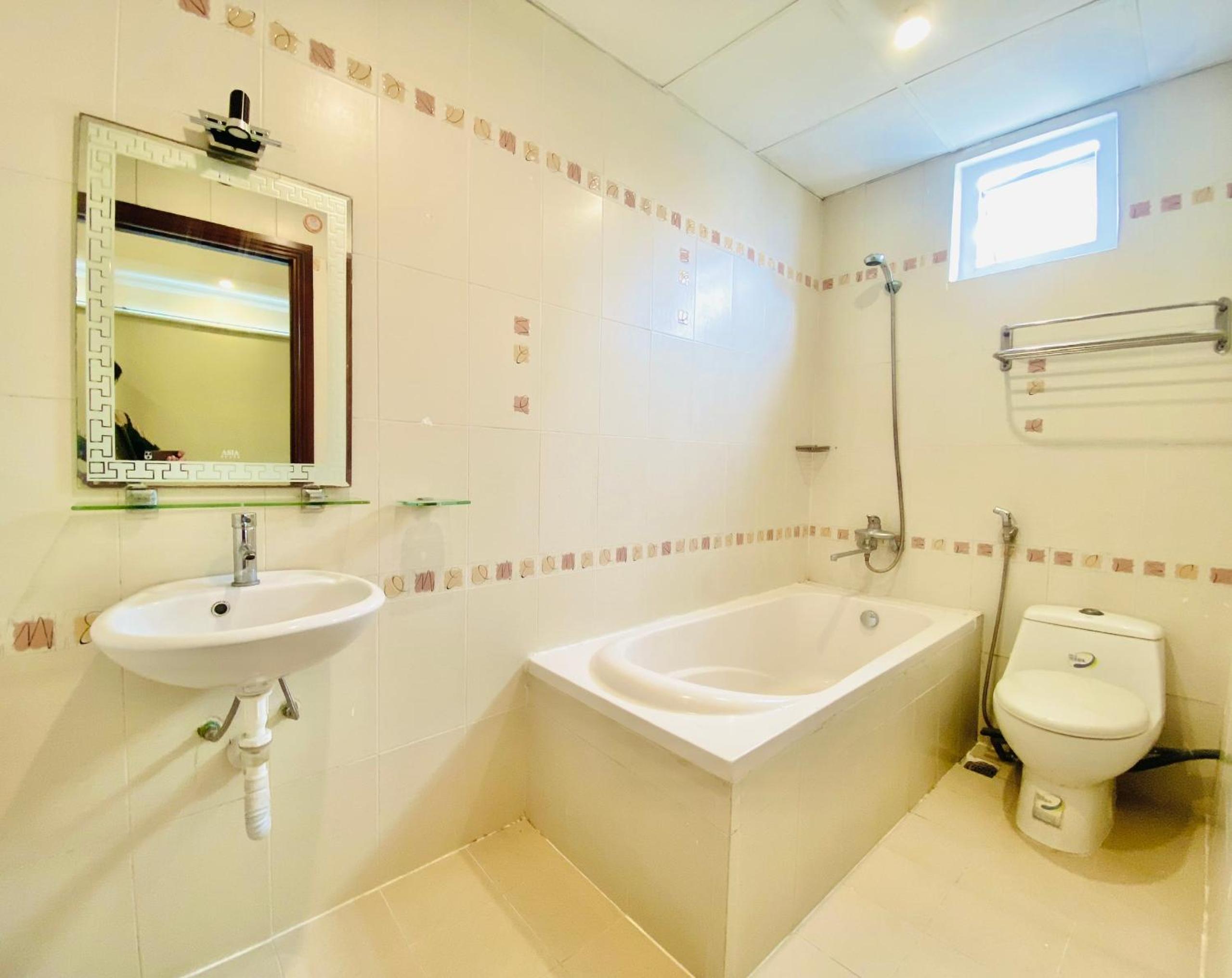 Apartment at My Khe beach view 3