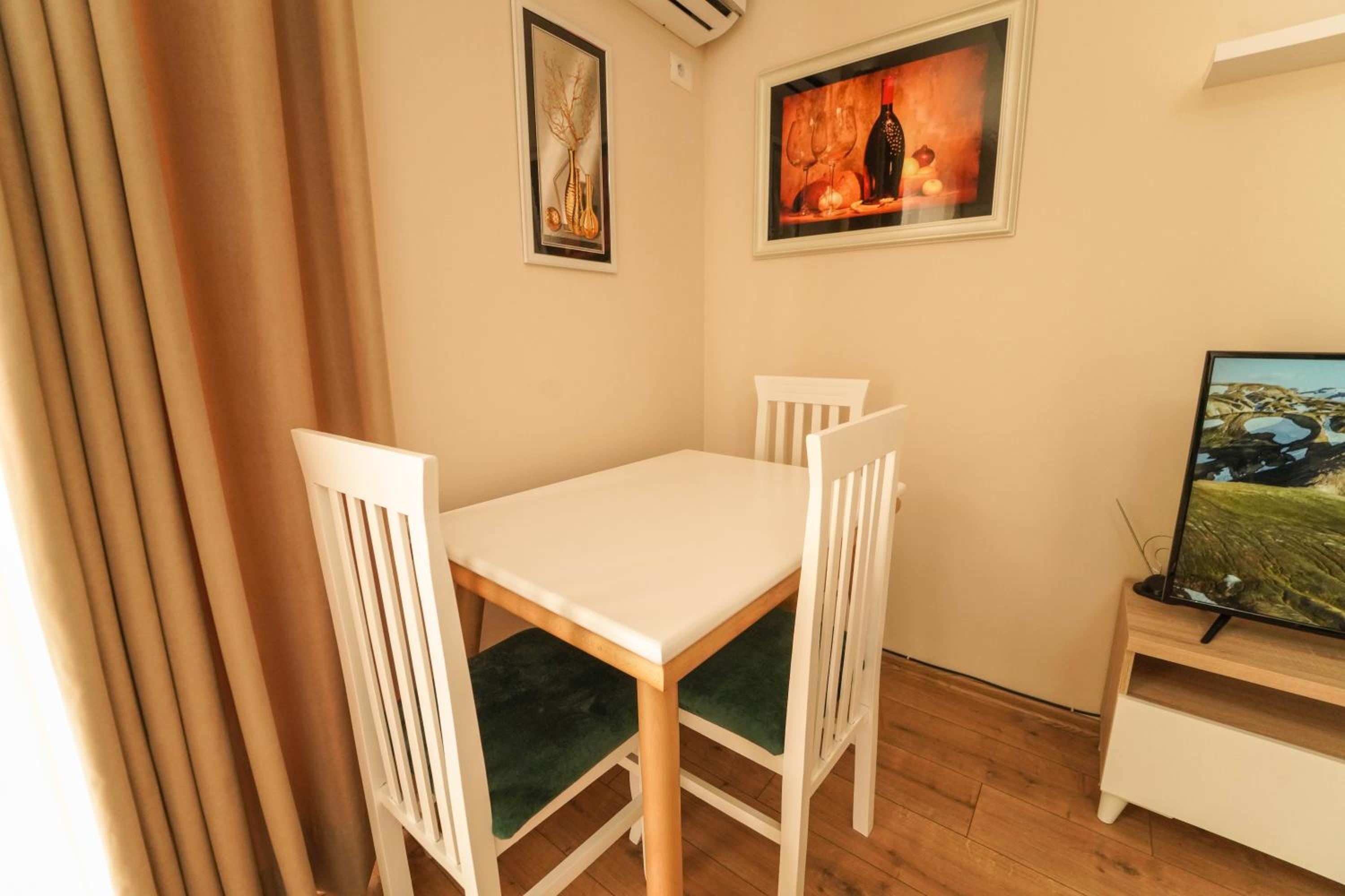 Haris Apartments Tirana