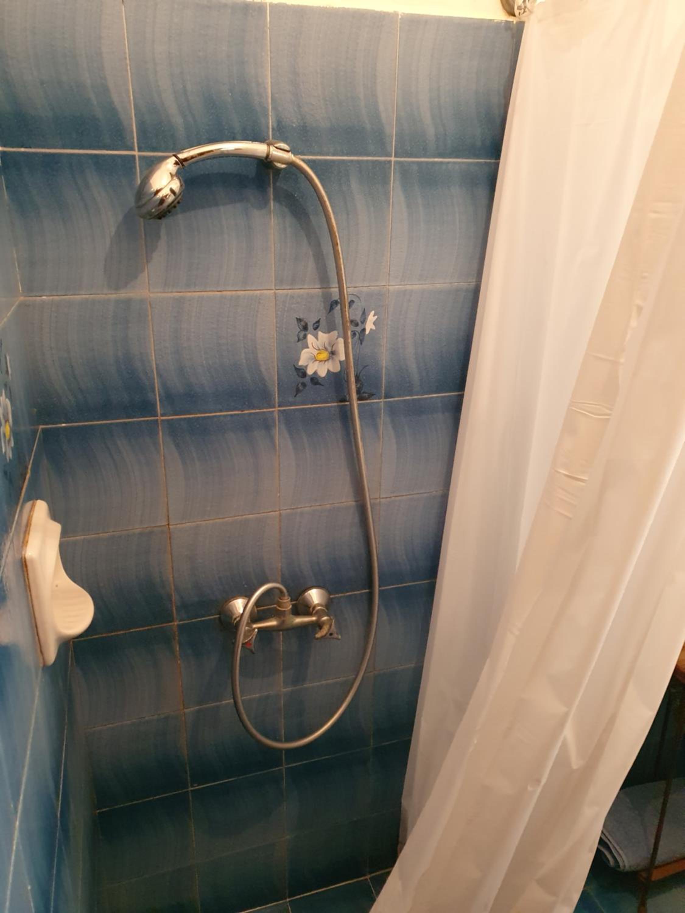 Marjoe apartment ,FEMALE GUEST ONLY photo 2