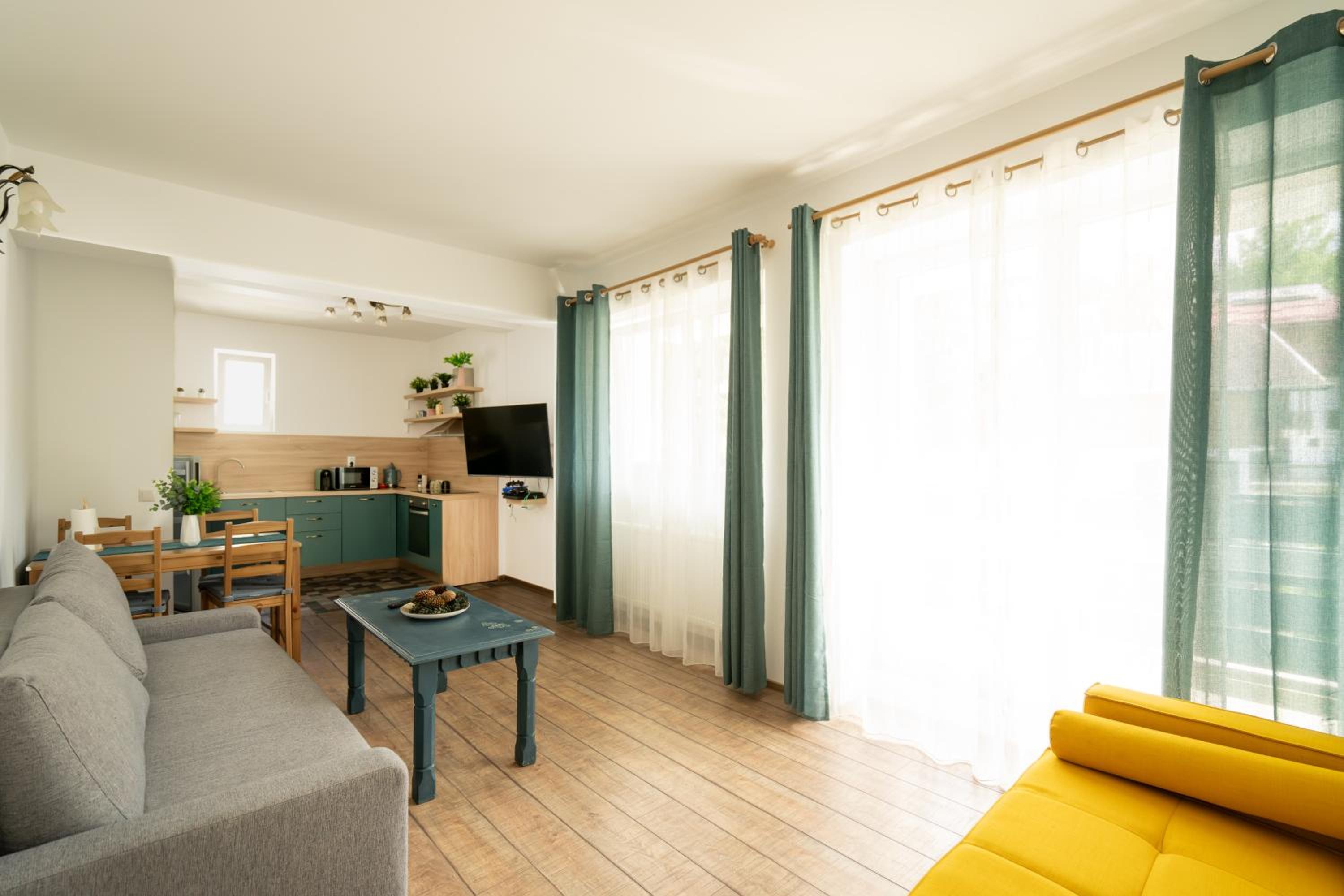 Dinvis Apartments