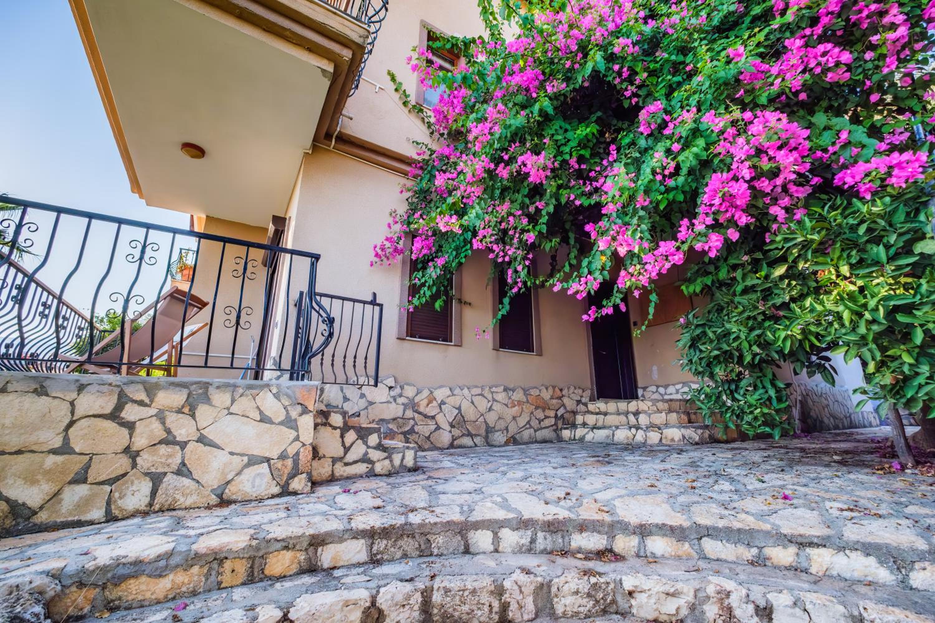 Stylish Modern Hideout Apart in Kaş view 4