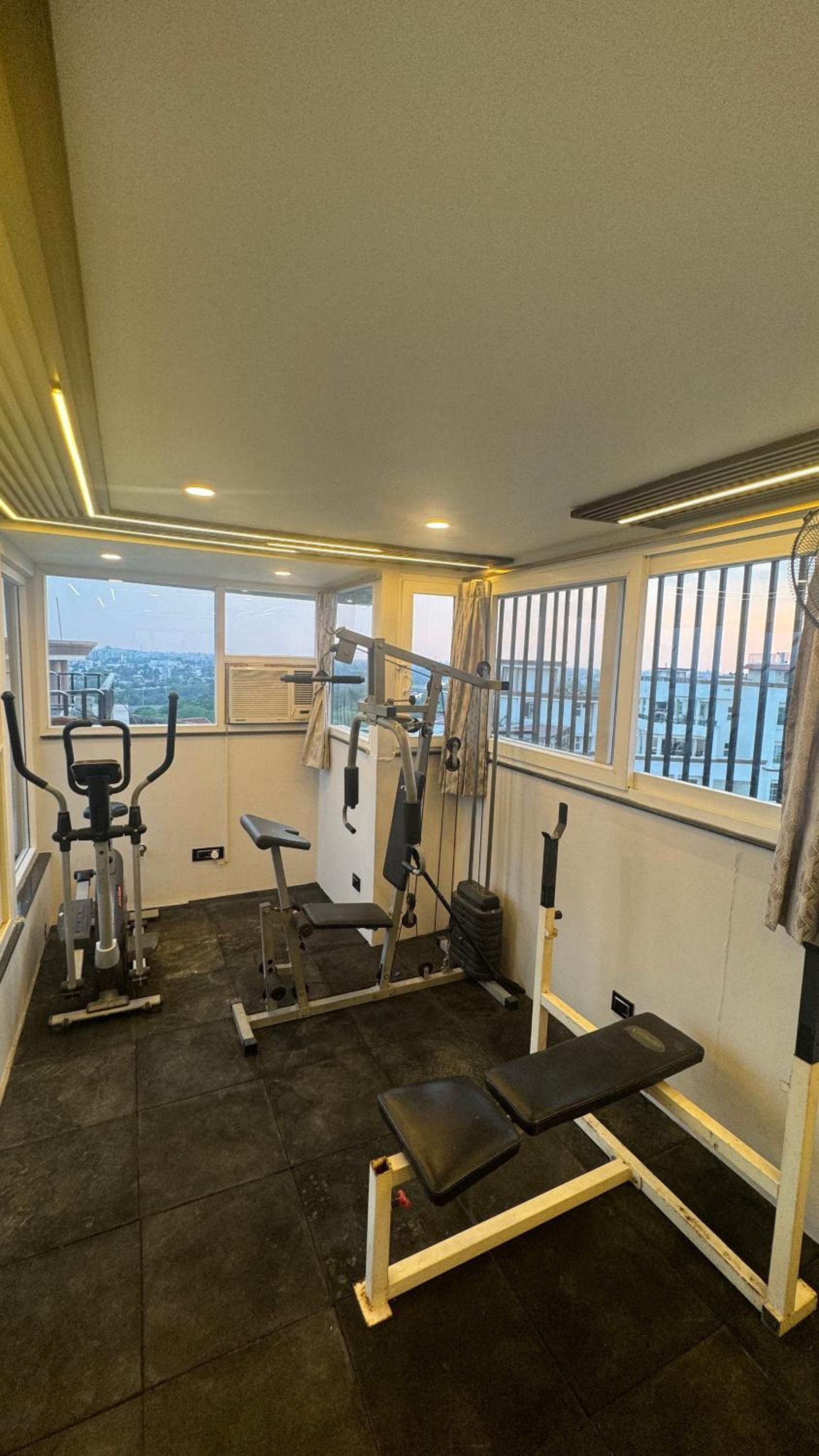 Riverfront Penthouse Studio with Spacious Terrace