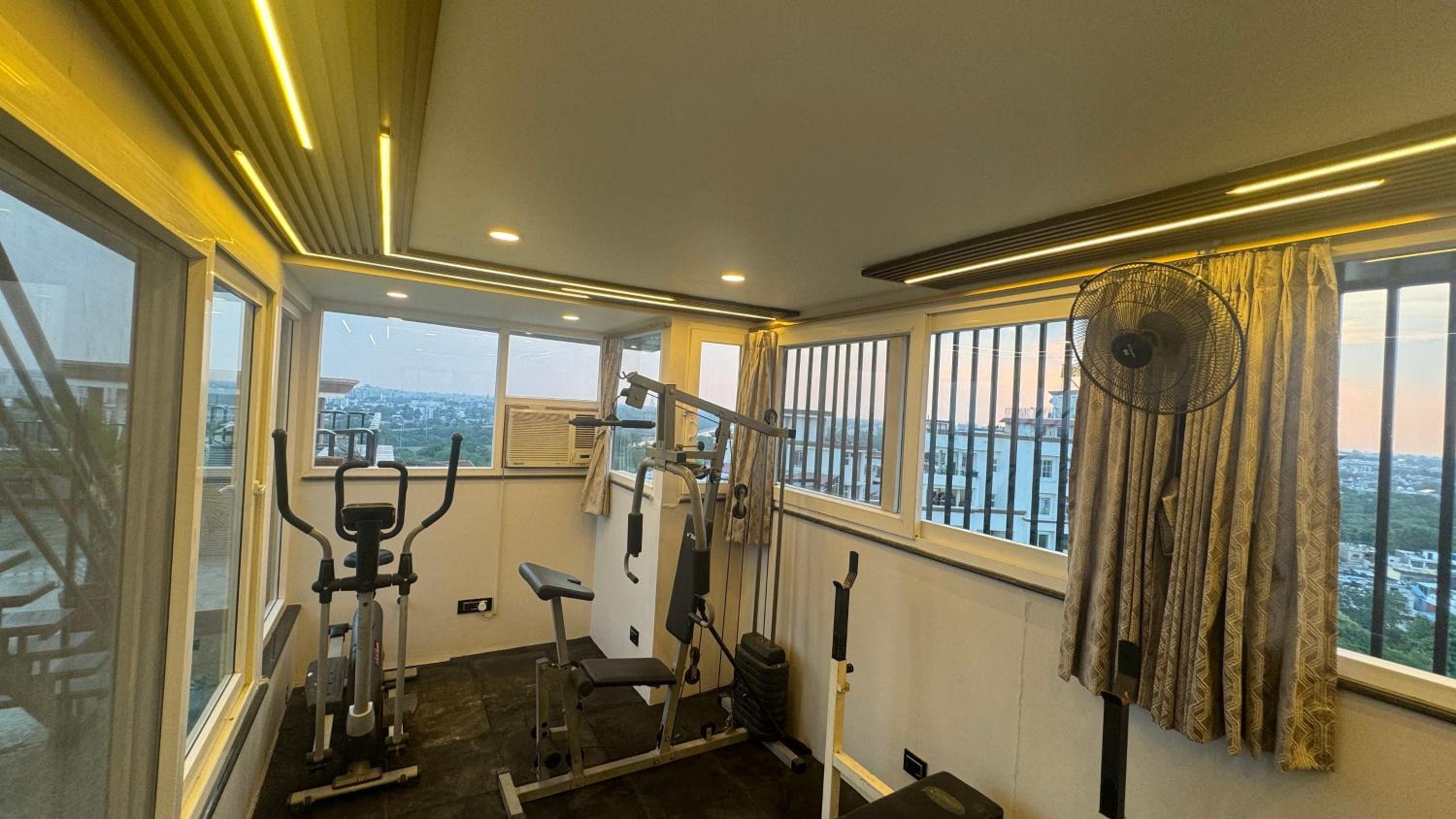 Riverfront Penthouse Studio with Spacious Terrace