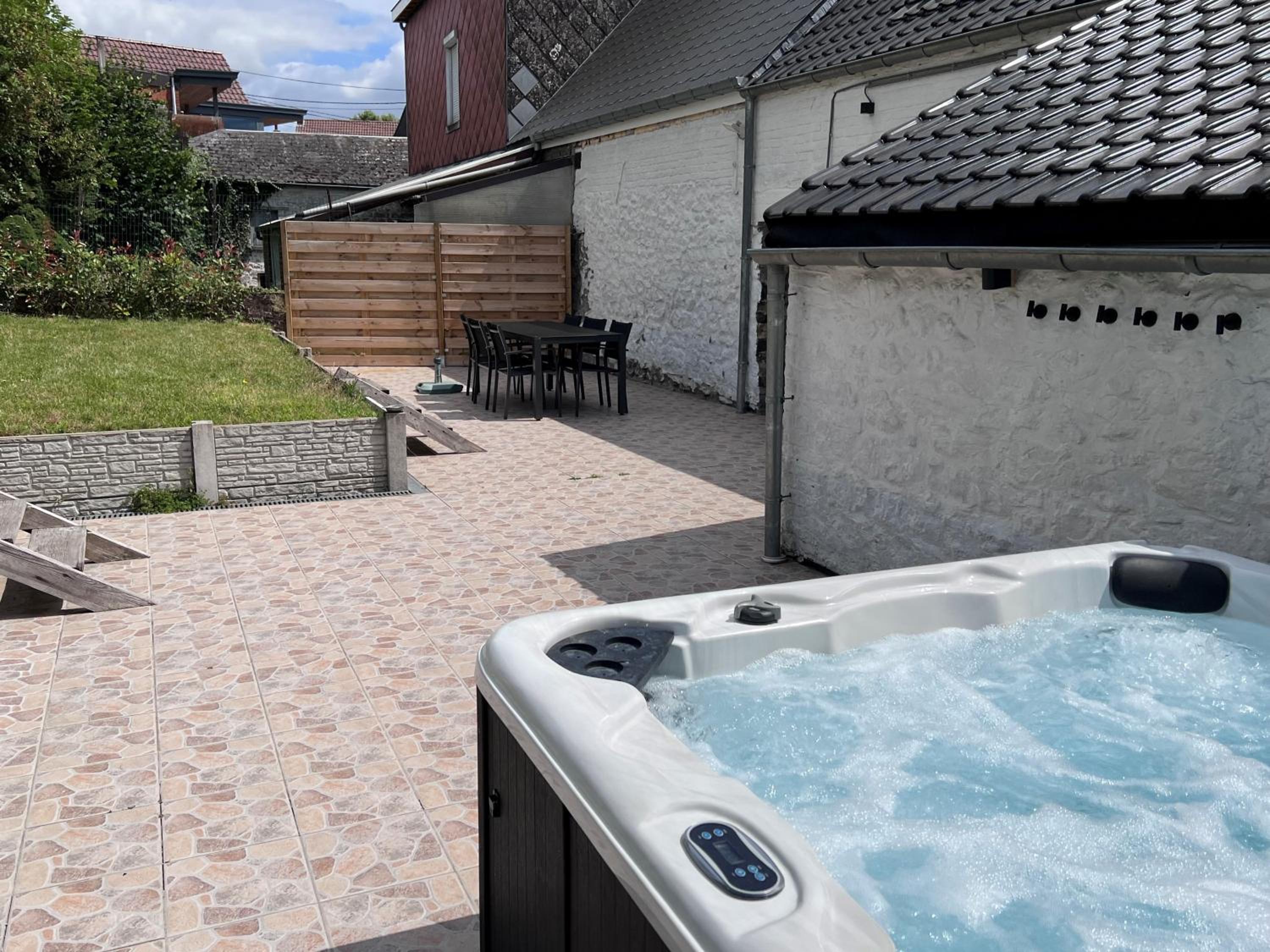 Gîte Rubis - JACUZZI - Pairi Daiza - 6 pers