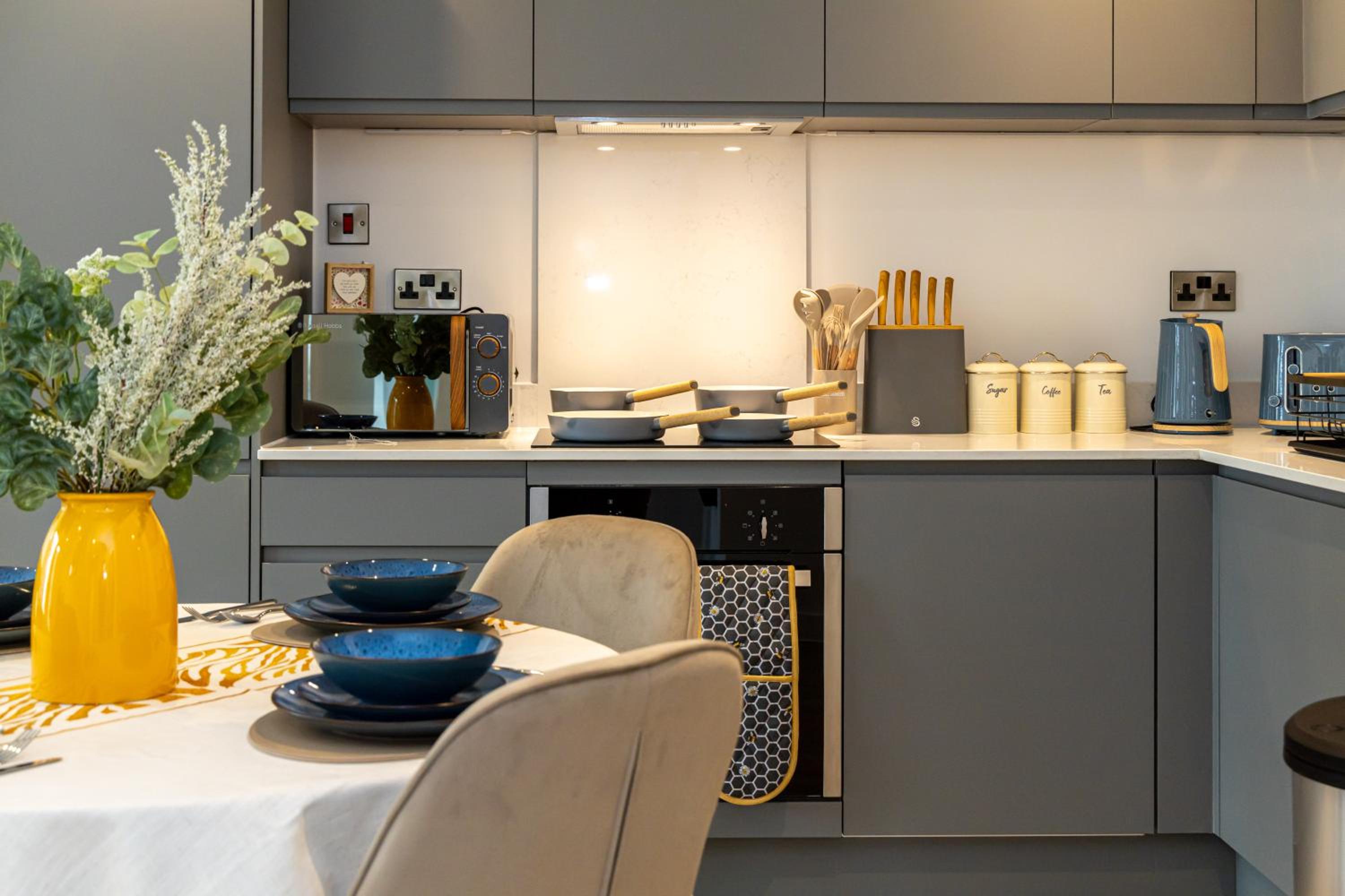 Manchester Vacations - City Center Ultra-Luxe 2Bed Villa Amalfi - Property Image 4