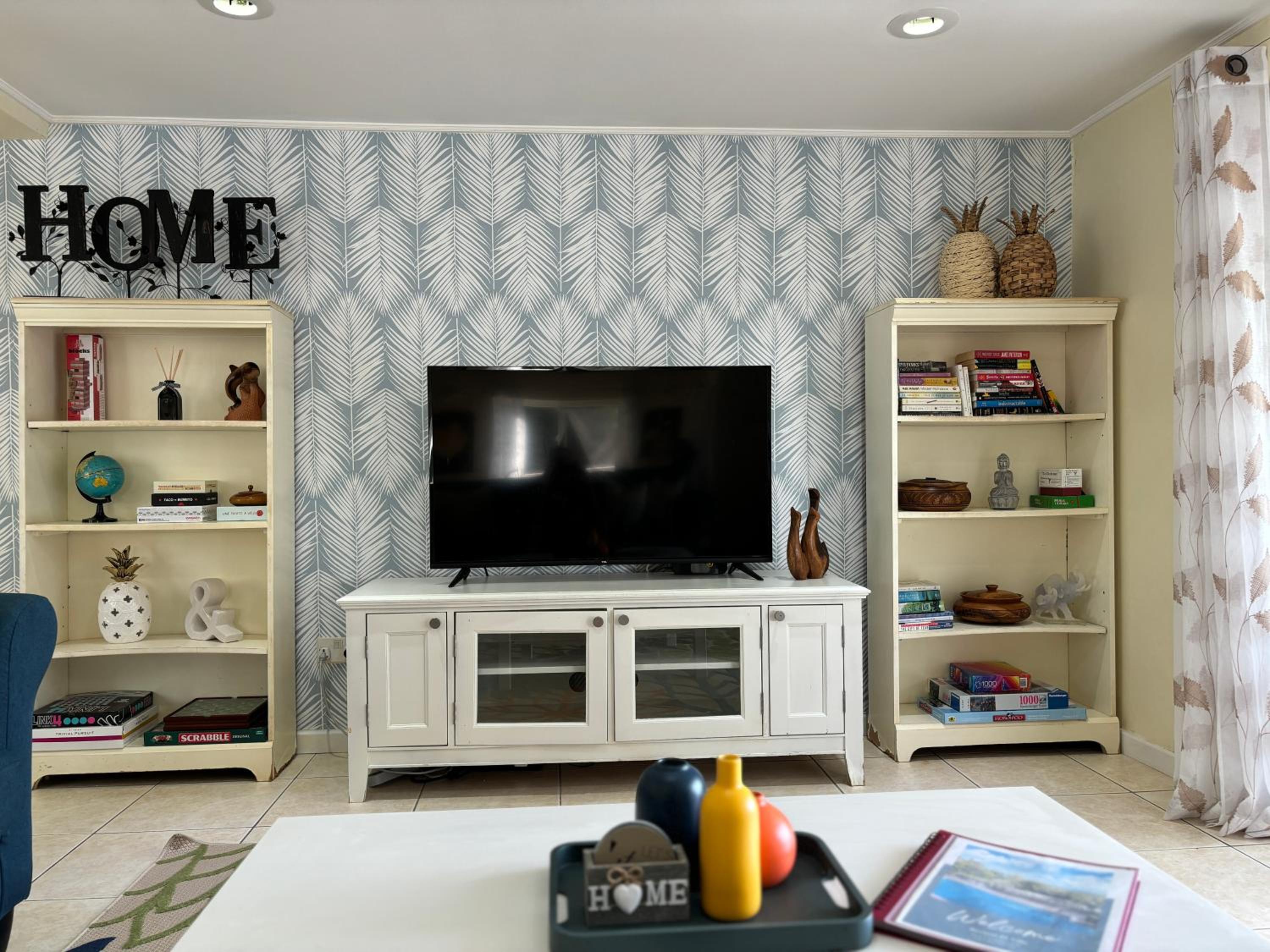 Beachwalk Becune