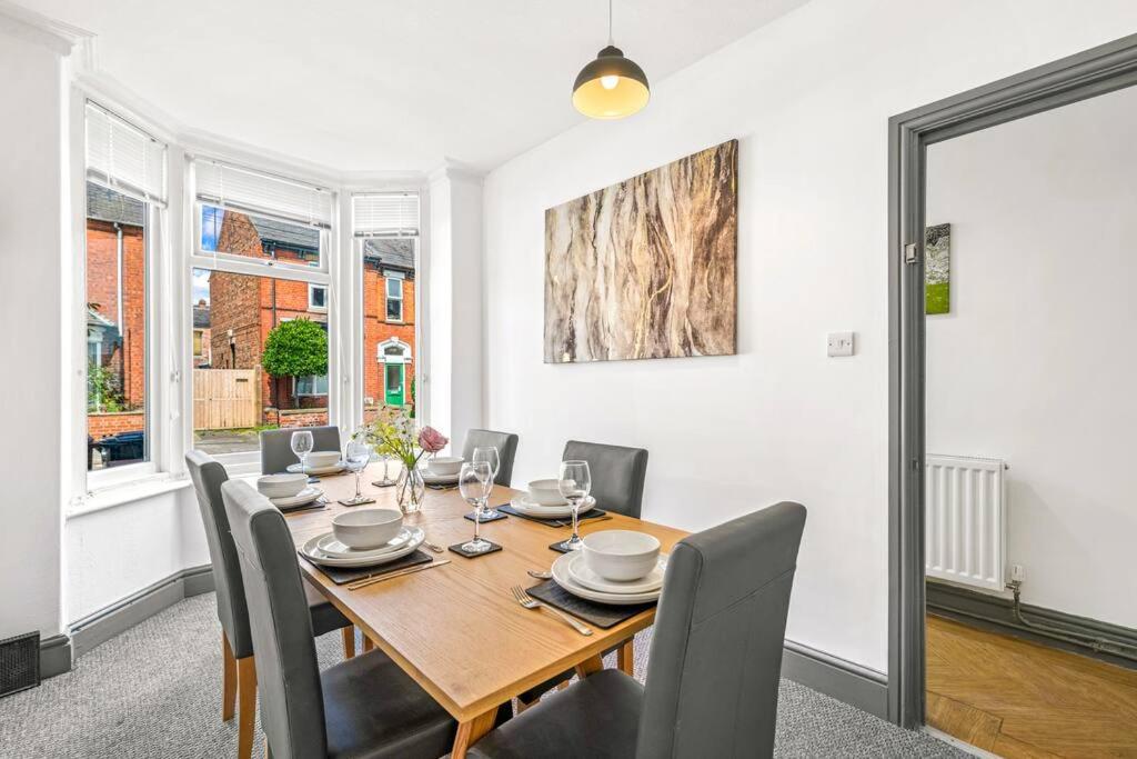 3-bedroom townhouse Short Term Rental & Flexible Renting Lincoln With Free WiFi & Free parking
