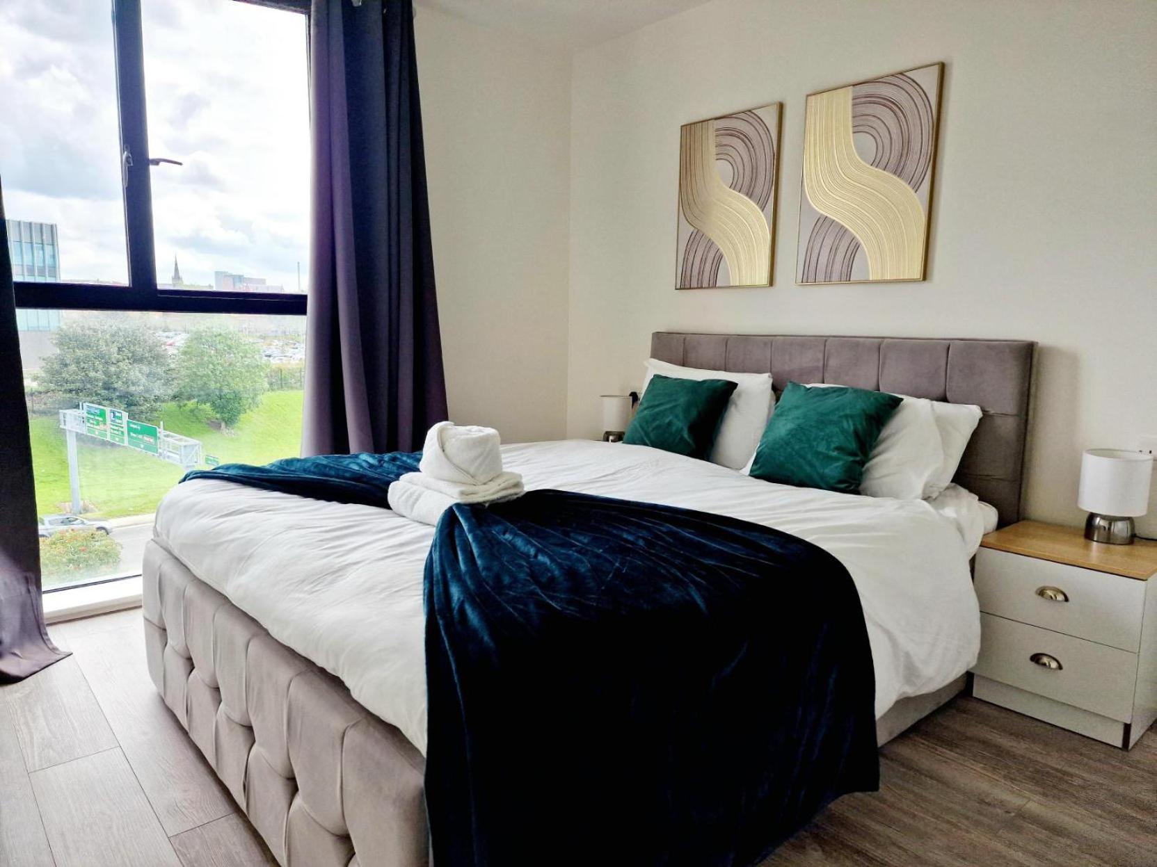 Westminster Luxury Liverpool Apartment with Parking view 2