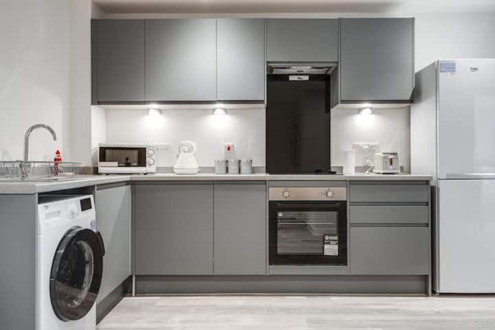 Westminster Luxury Liverpool Apartment with Parking view 5