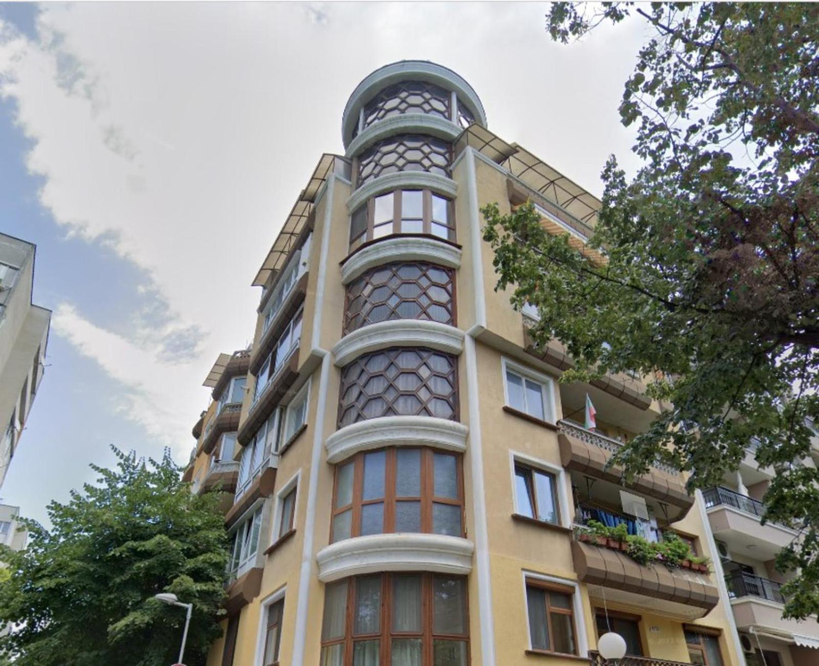 Daya 2BR Luxury Apartment