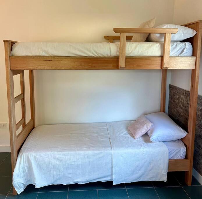 Chalet zona Norte con salida al lago 