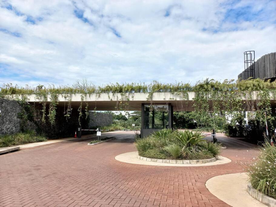 Modern Elaleni Estate Gem! view 5