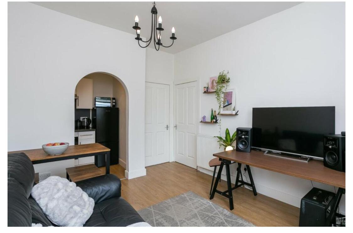 stunning modern one bedroom apartment view 4
