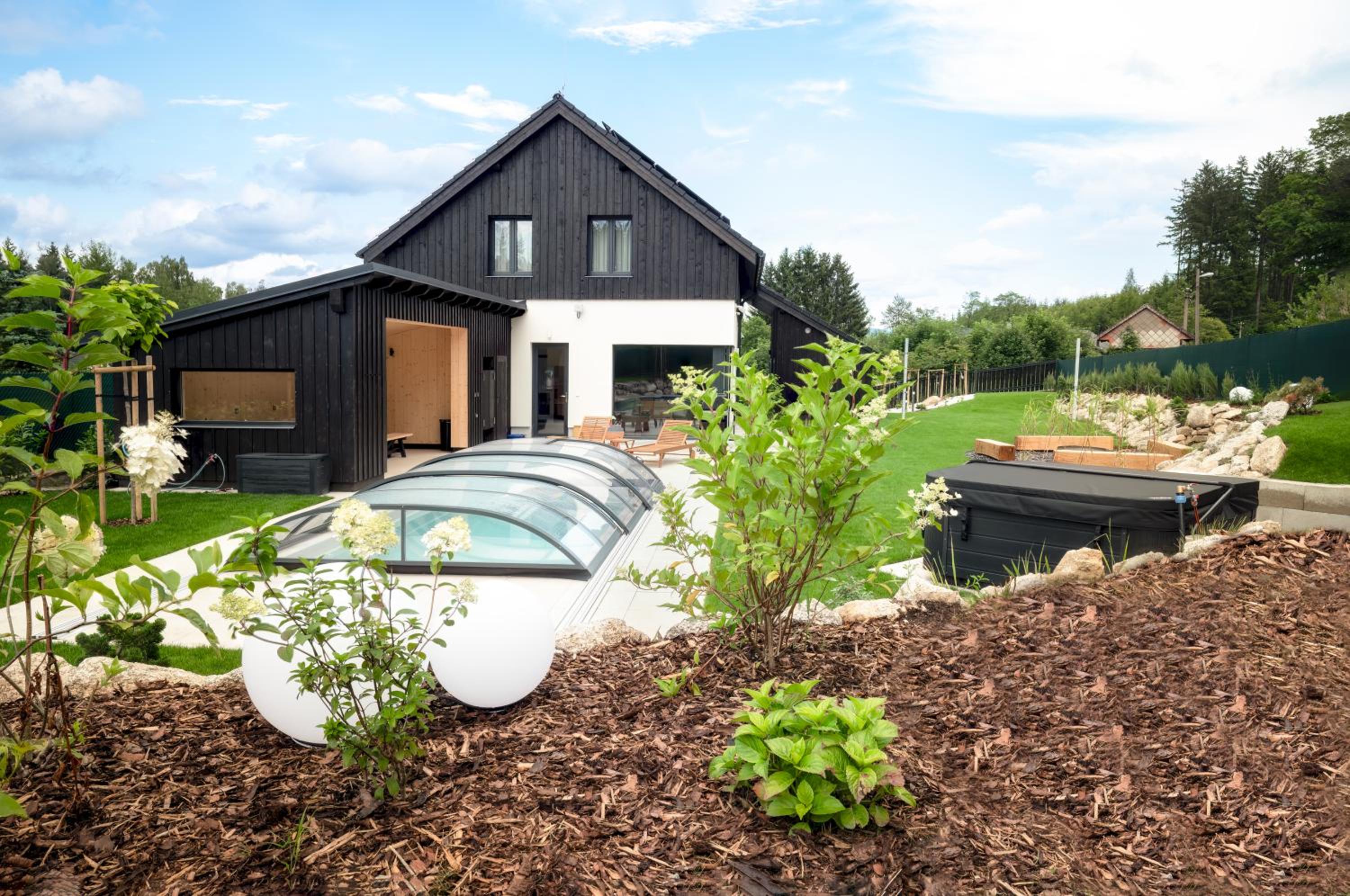 Residence Smržovka - Luxury House with Swimming Pool, Jacuzzi, Garden and BBQ