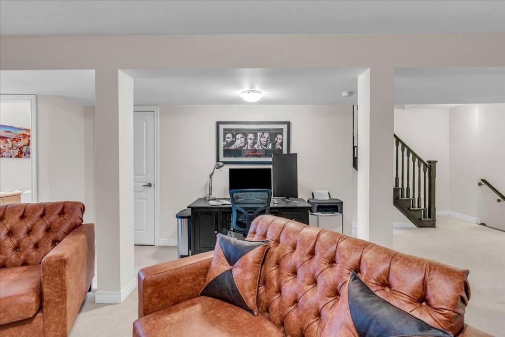 Central Executive Home by Airport & Mall