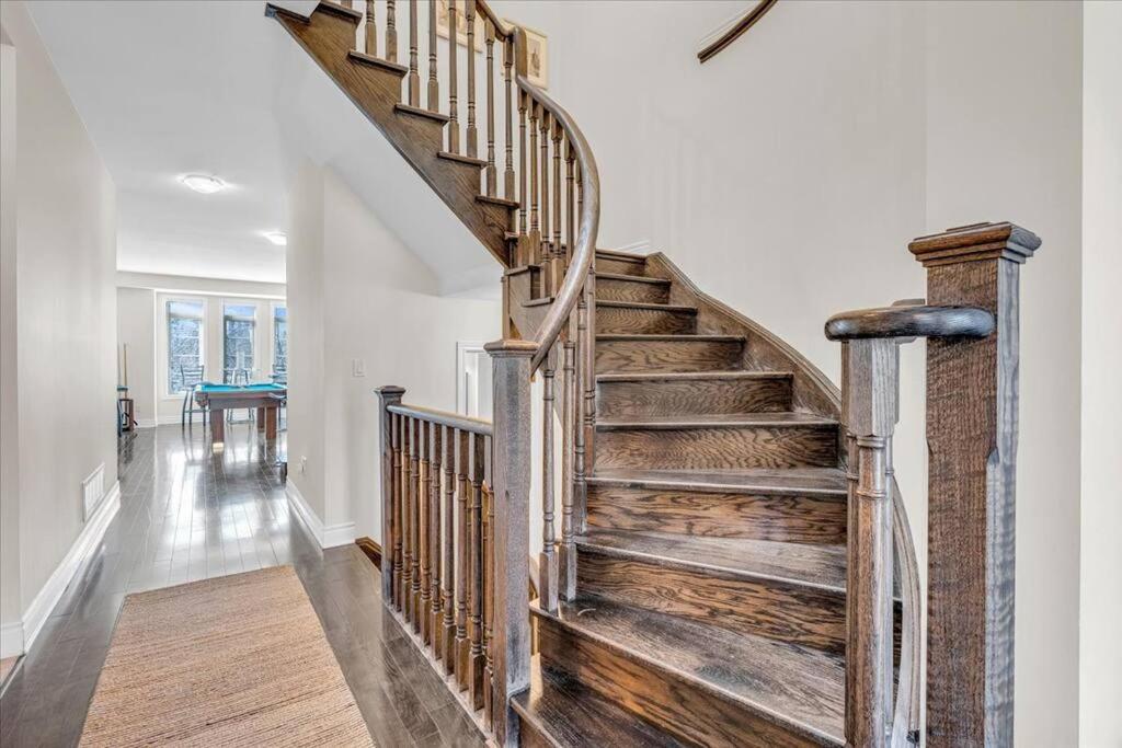 Central Executive Home by Airport & Mall