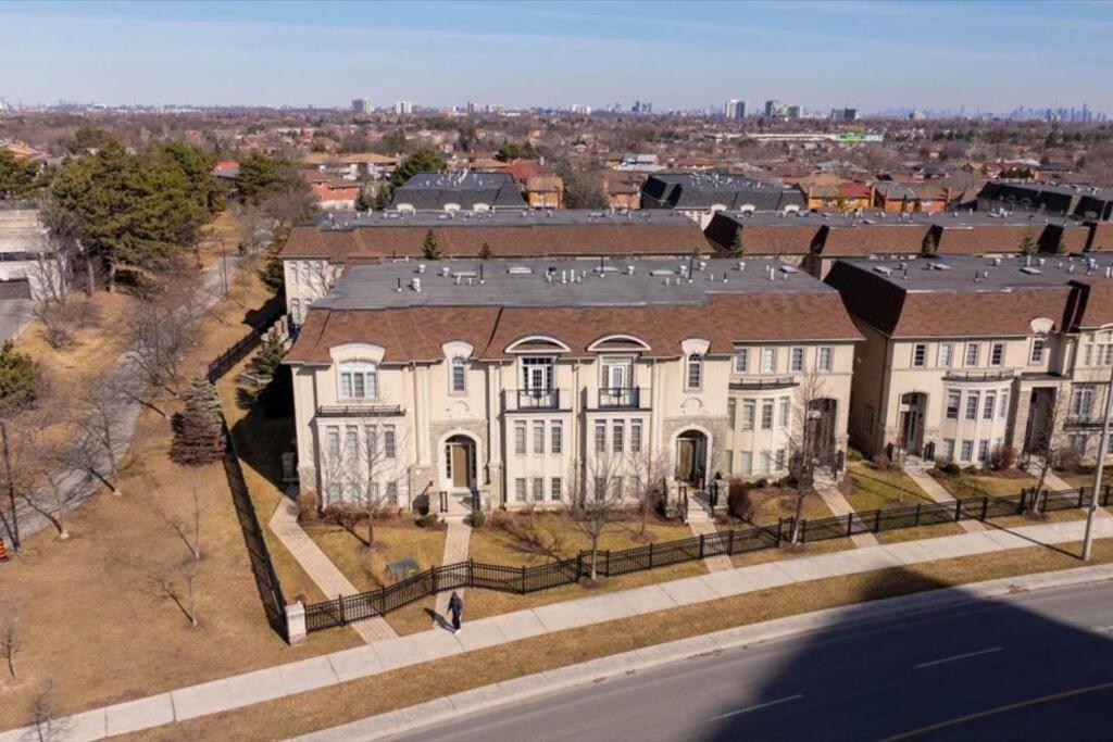 Central Executive Home by Airport & Mall