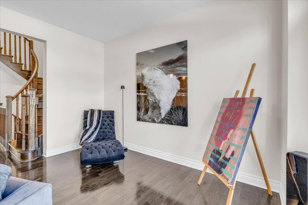 Central Executive Home by Airport & Mall