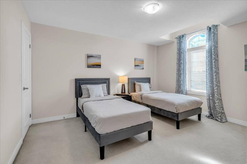 Central Executive Home by Airport & Mall