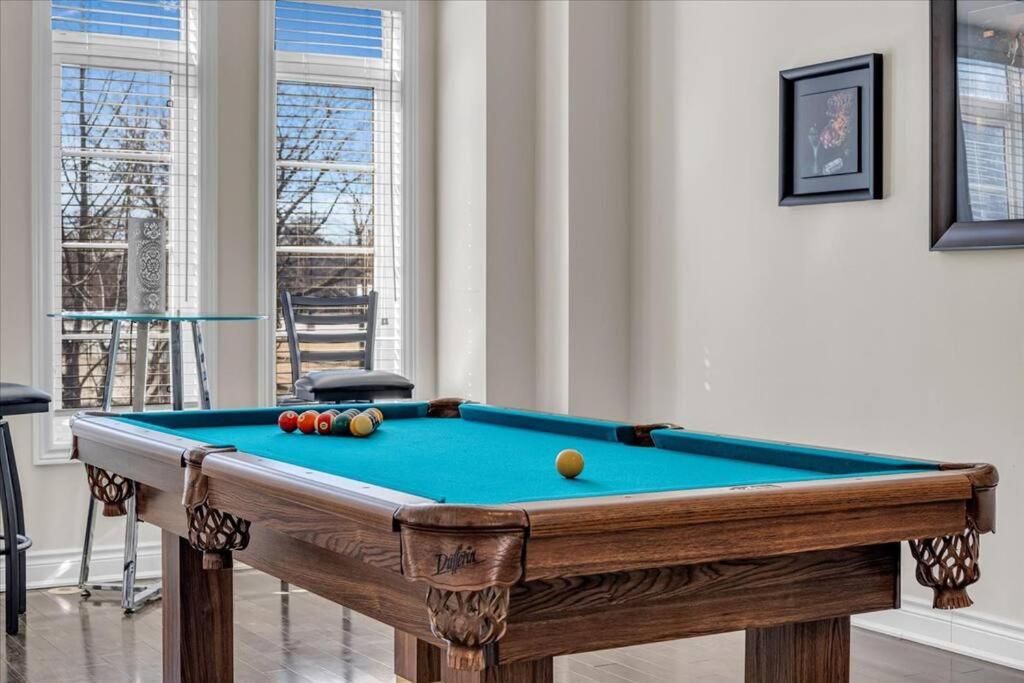 Central Executive Home by Airport & Mall